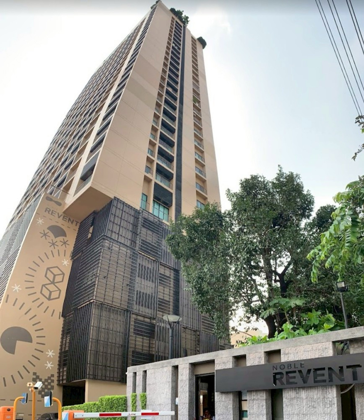 For SaleCondoRatchathewi,Phayathai : ✨ The best location that connects all lives! Noble Revent Phayathai, condo next to the BTS, no need to pay expensive prices 👌