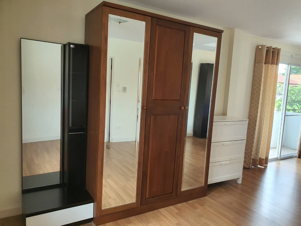 For RentHouseLadkrabang, Suwannaphum Airport : Beautiful house for rent, Chuan Chuen Village, On Nut, Sukhapiban 2 Road, size 52 sq m. Rental price 45,000 baht/month.