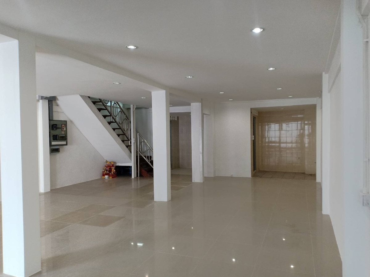 ให้เช่าอาคารพาณิชย์สาทร นราธิวาส : ตึกแถว 2 คูหารีโนเวททใหม่ในซอยเจริญราษฎร์ 5 เขตสาทร