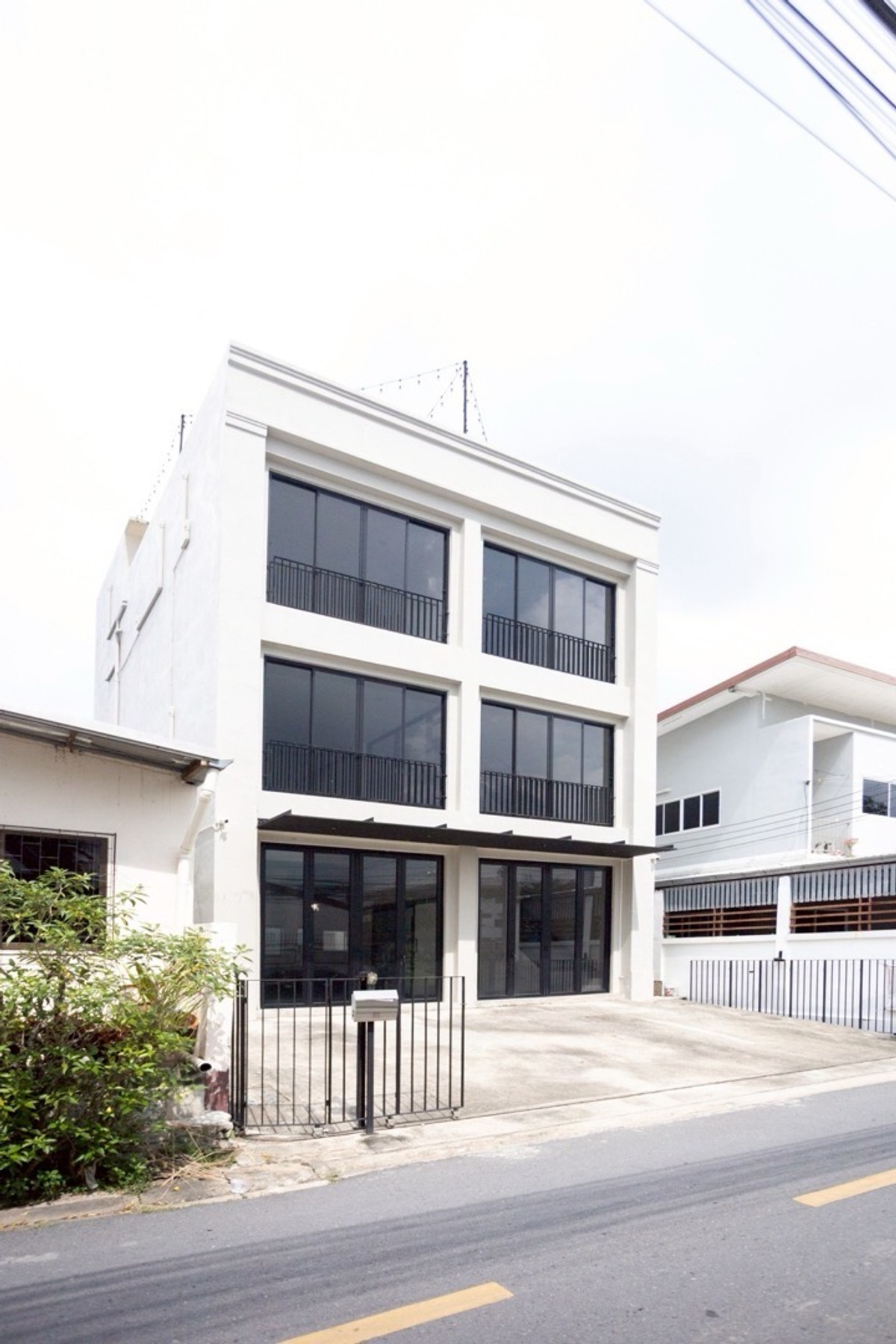 For RentOfficeBangna, Bearing, Lasalle : Office for rent, 3.5 floors, Bangna-Trad, near Central Mega, IKEA, BITEC, Udomsuk.