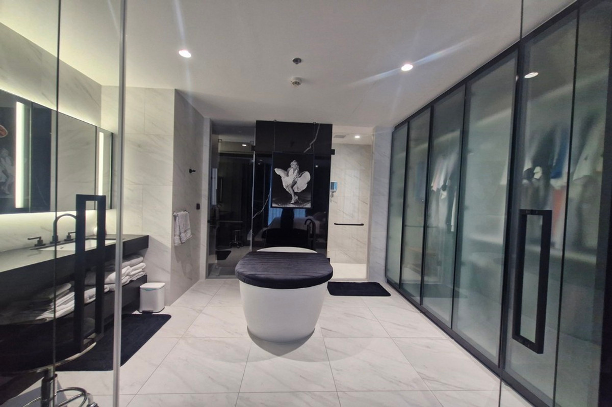 ขายคอนโดสาทร นราธิวาส : 🔥 สำหรับขาย !! เลี้ยงสัตว์ได้ !! ห้องไซส์ใหญ่, ชั้นสูง 17++, ห้องทิศใต้, ตกแต่งสไตล์โมเดิร์น/มินิมอล!! 🔥 Code C20251100004..........Tait Sathorn 12, 1 ห้องนอน Plus, 1 ห้องน้ำ, แต่งครบ, ราคาพิเศษ!!📣📣