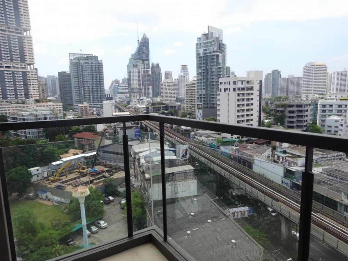 For SaleCondoSukhumvit, Asoke, Thonglor : Urgent sale! Duplex, new room, open view, corner room, BTS Thonglor. Ready for you to decorate as you like. Suitable for own living or long-term rental.