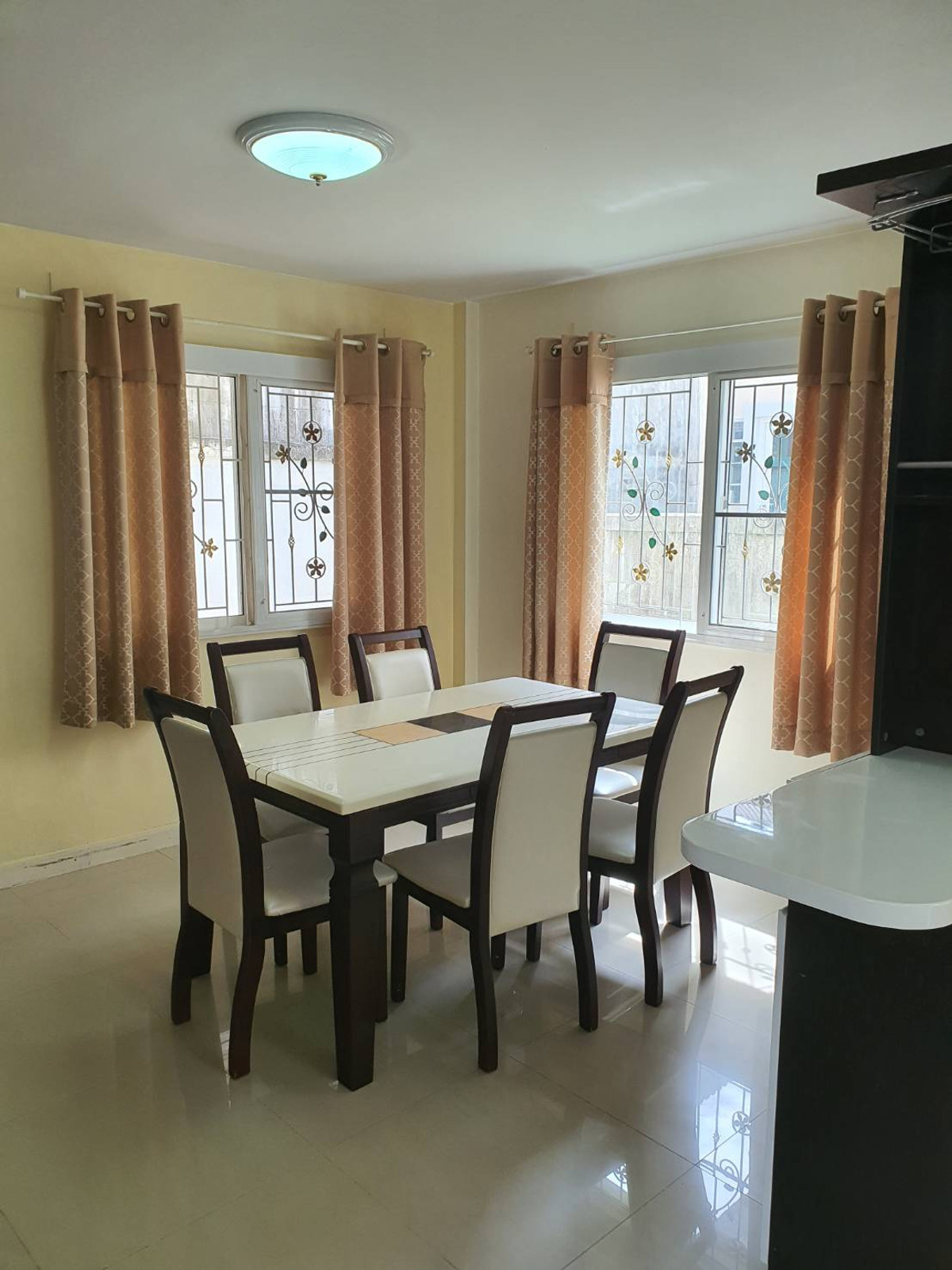 For RentHouseLadkrabang, Suwannaphum Airport : Beautiful house for rent, Chuan Chuen Village, On Nut, Sukhapiban 2 Road, size 52 sq m. Rental price 45,000 baht/month.