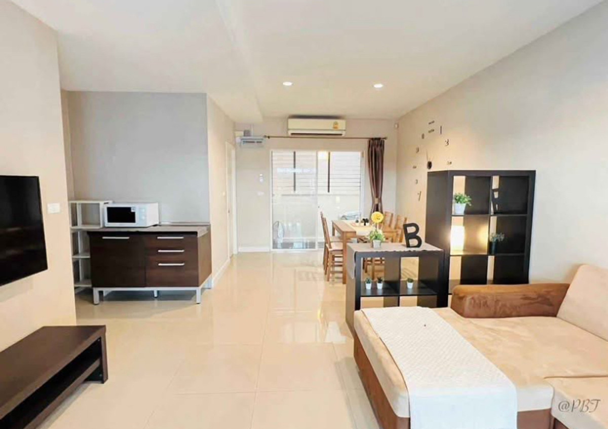 ให้เช่าทาวน์โฮมลาดกระบัง สุวรรณภูมิ : ให้เช่าทาวน์โฮม The Metro พระราม 9 เฟอร์ครบ ติดม.Stamford ใกล้ The mall บางกะปิ