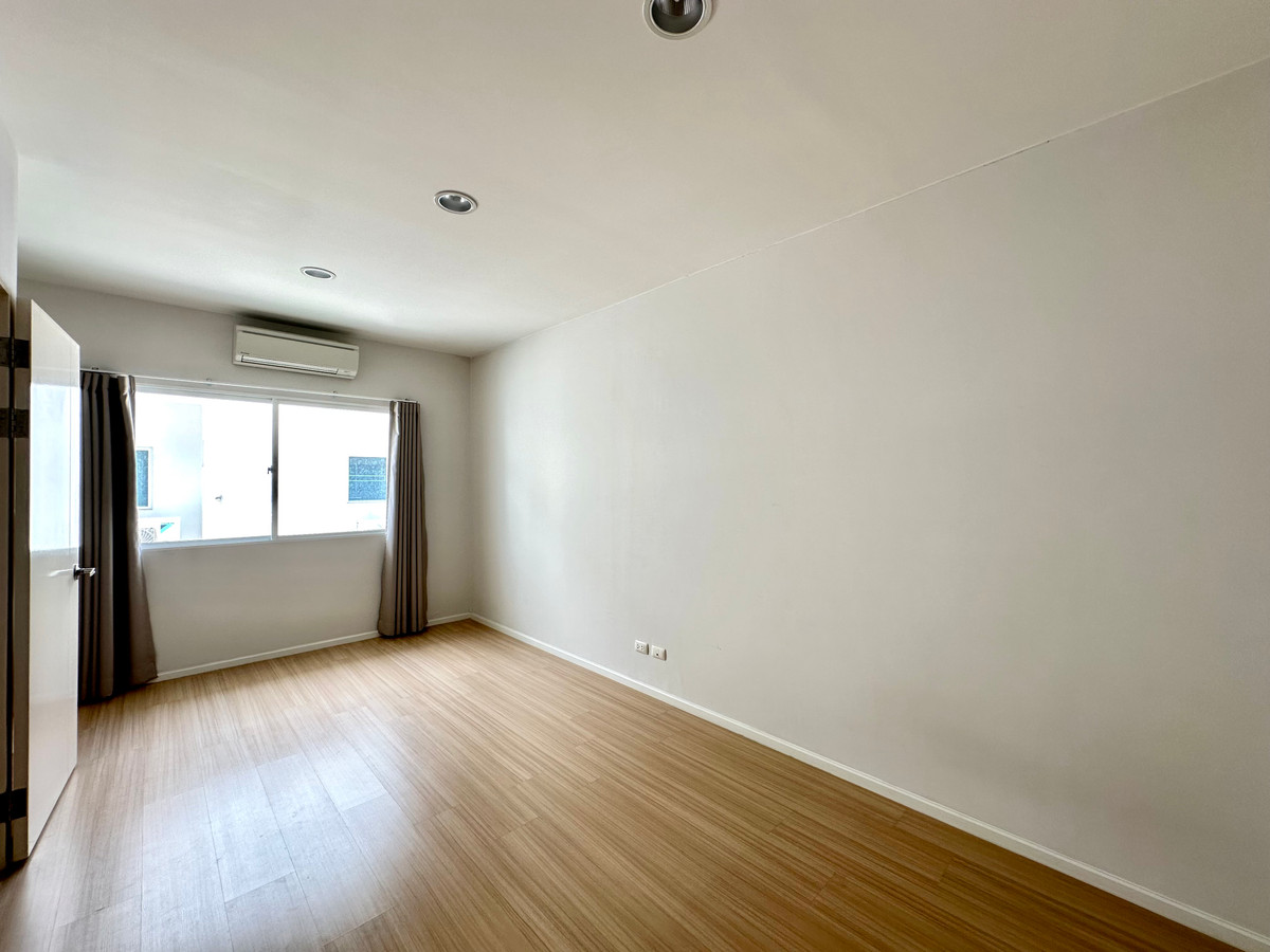 ให้เช่าทาวน์โฮมอ่อนนุช อุดมสุข : ให้เช่าทาวน์โฮม (บ้านเปล่า - พึ่งรีโนเวต) สภาพใหม่ พร้อมอยู่ บ้านกลางเมือง สุขุมวิท 77 - 3 ชั้น 3 ห้องนอน | 3 ห้องน้ำ (176 ตรม) โทร 096-651-4465