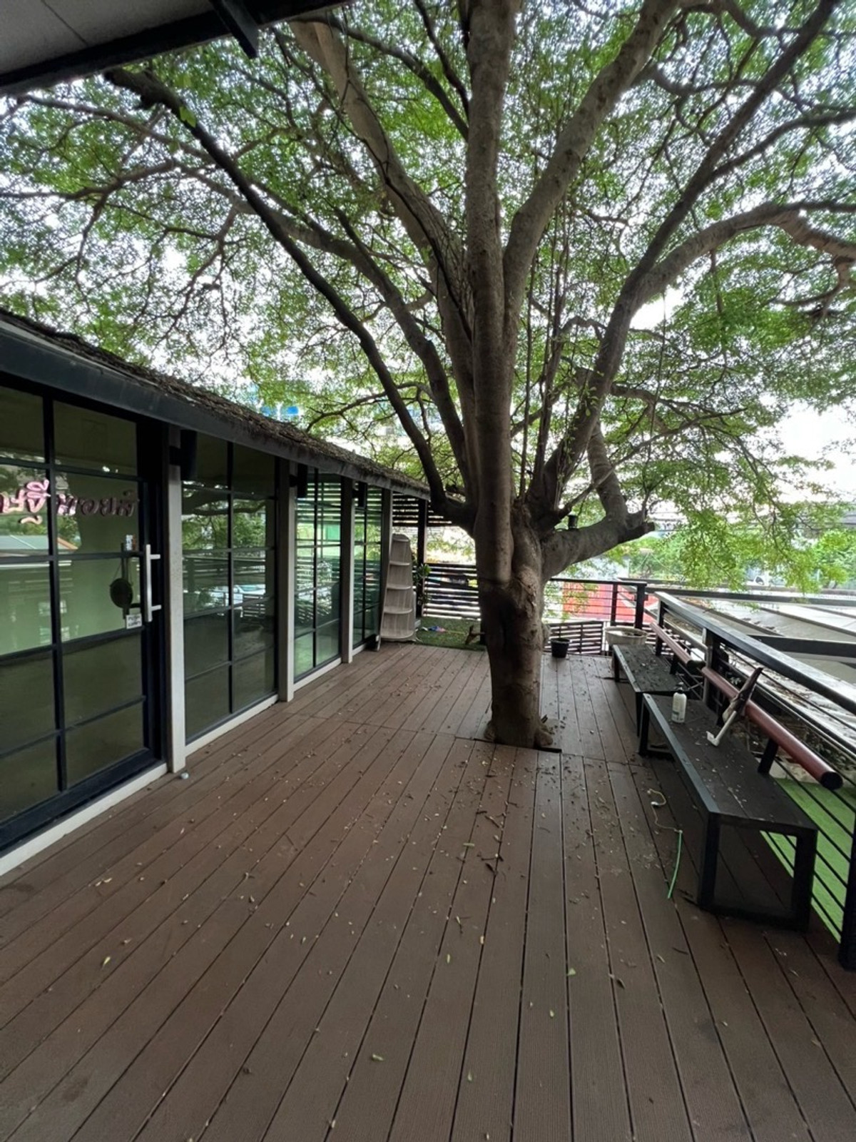 Shop HouseKasetsart, Ratchayothin : 📢👇Start your business in a prime location in Soi Sena Nikhom, with convenient access from Kaset-Nawamin, Phahonyothin, and Ladprao Roads.Ideal for many kind of business or office