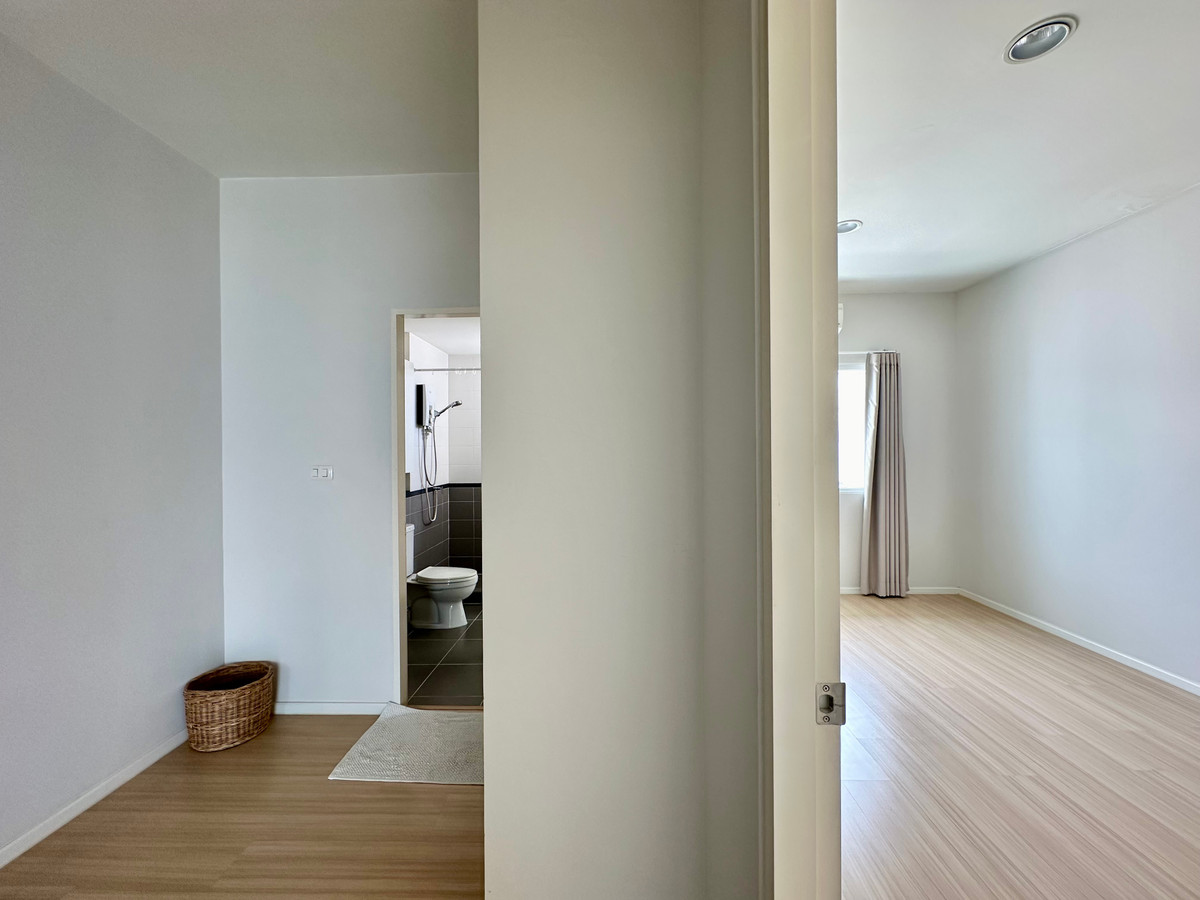 ให้เช่าทาวน์โฮมอ่อนนุช อุดมสุข : ให้เช่าทาวน์โฮม (บ้านเปล่า - พึ่งรีโนเวต) สภาพใหม่ พร้อมอยู่ บ้านกลางเมือง สุขุมวิท 77 - 3 ชั้น 3 ห้องนอน | 3 ห้องน้ำ (176 ตรม) โทร 096-651-4465