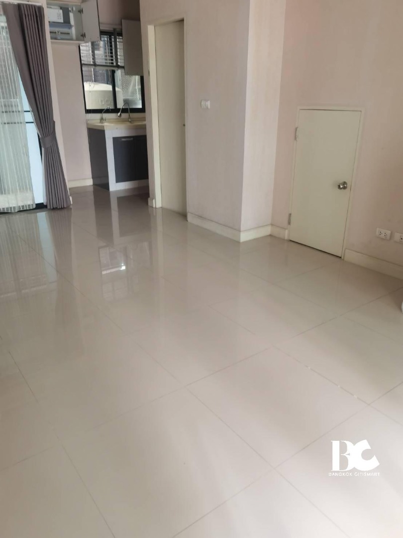 For SaleTownhomeRamkhamhaeng, Hua Mak : 🔥Urgent Sale🔥 Baan Klang Muang Rama 9-Ramkhamhaeng* Near MRT Ramkhamhaeng, fully furnished, ready to move in.