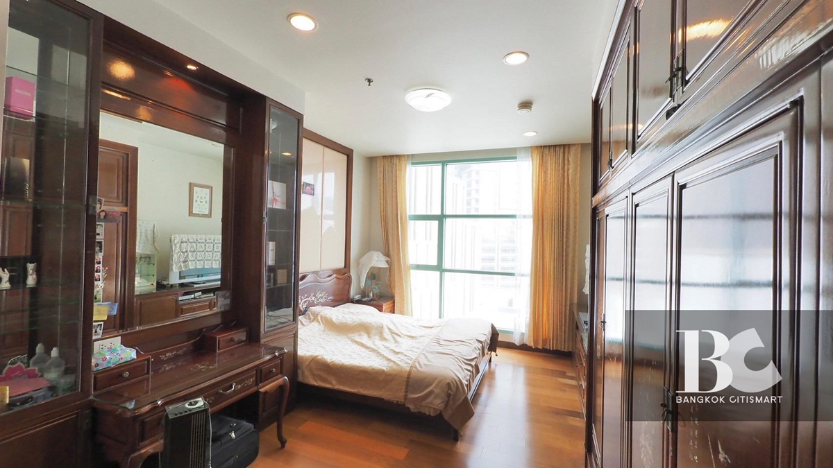 For SaleCondoSathorn, Narathiwat : 🔥Urgent Sale🔥 Chatrium Riverside Residence* Near BTS Surasak Station, fully furnished, ready to move in.