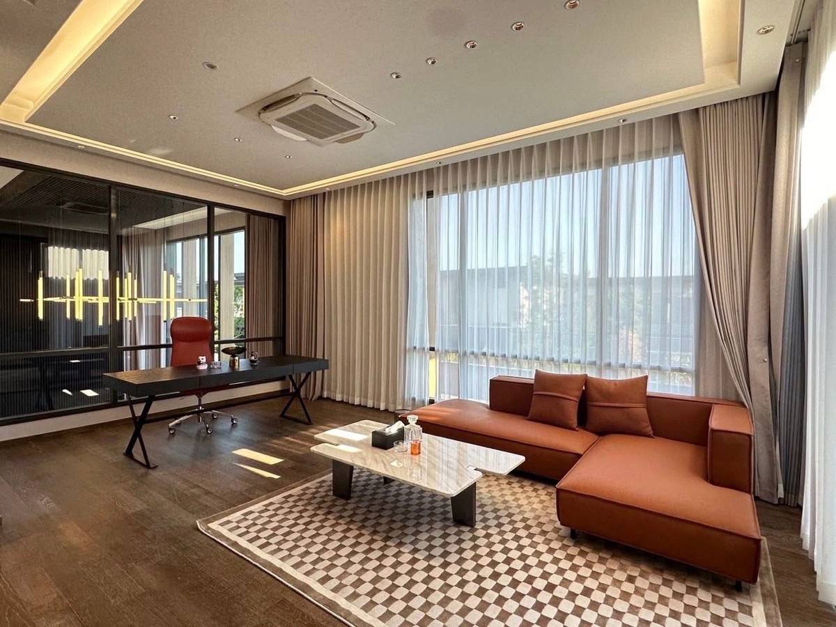 For RentHousePattanakan, Srinakarin : ▲ Siranin Residences ▲ | 162 sq m. | 650 sq m. | 5 bedrooms, 6 bathrooms