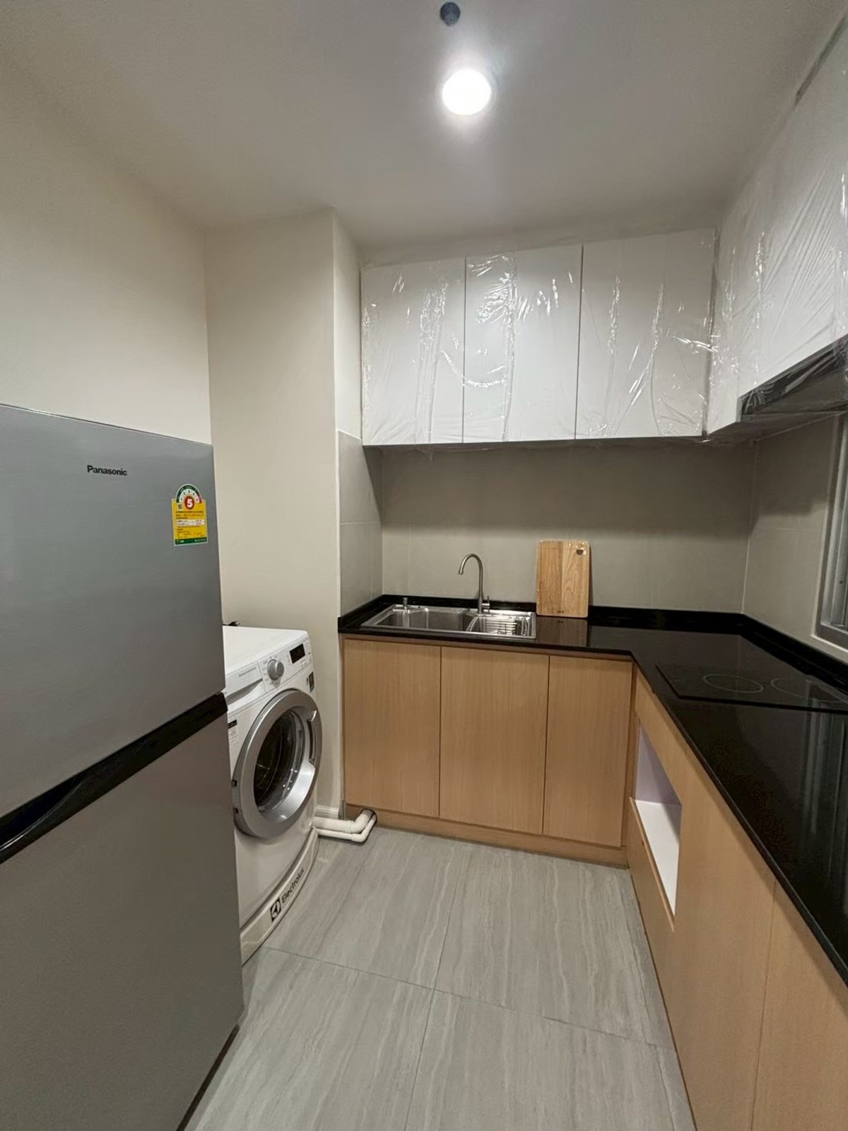 ให้เช่าคอนโดราชเทวี พญาไท : ★ ปทุมวัน รีสอร์ท ★ 75 ตรม.,ชั้น 7 (2 ห้องนอน 2 ห้องน้ำ), ★ใกล้ BTS พญาไท และ Airport Link พญาไท ★ ใกล้สยามพารากอน, สยามสแควร์★ สิ่งอำนวยความสะดวกมากมาย★ เครื่องใช้ไฟฟ้าครบครัน★ 