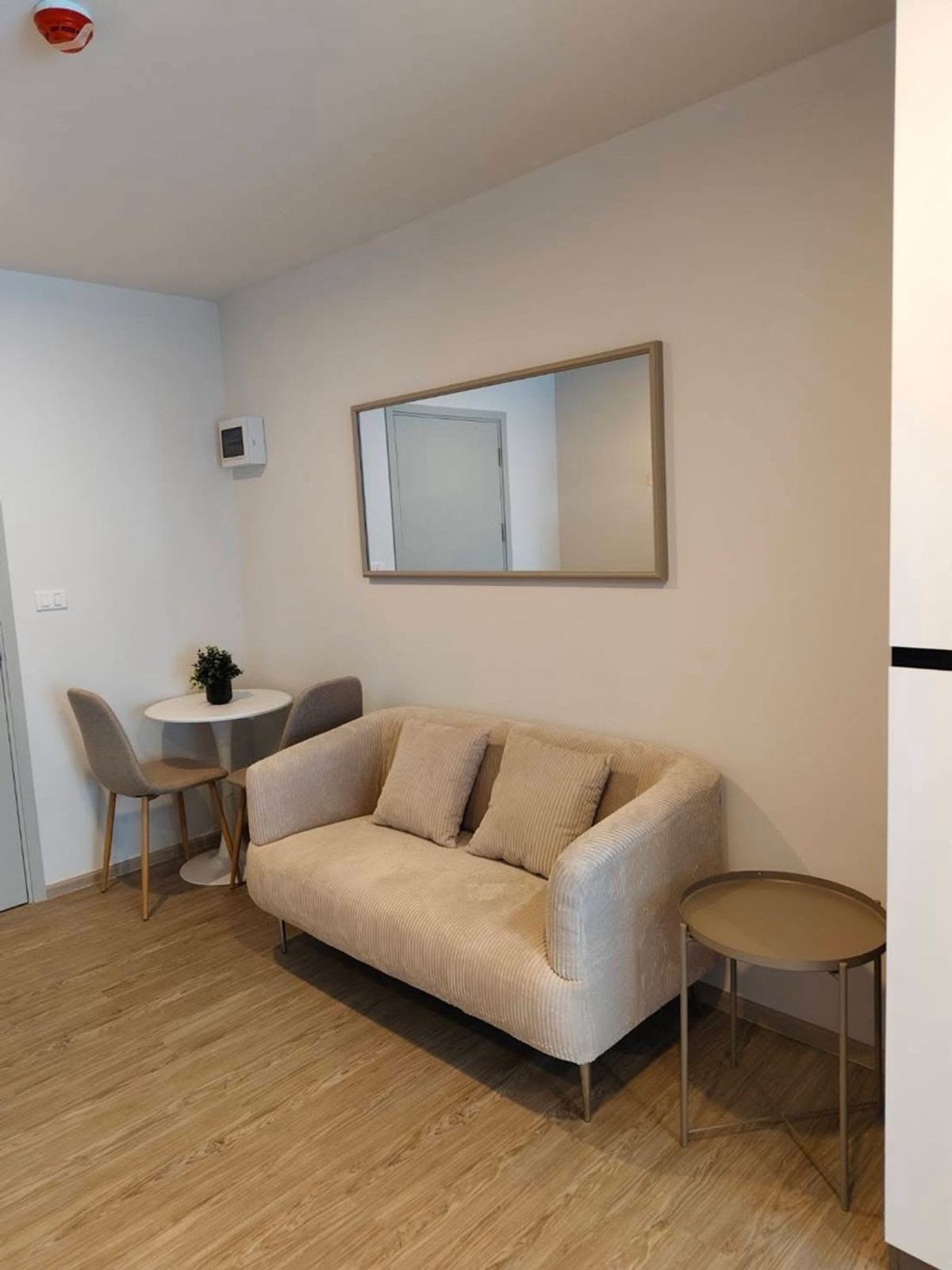 For RentCondoBangna, Bearing, Lasalle : New condo for rent, Regent Home Bangna, 1 bedroom, partitioned, closed kitchen, beautifully decorated, ready to move in, only 350 meters from BTS Bangna.