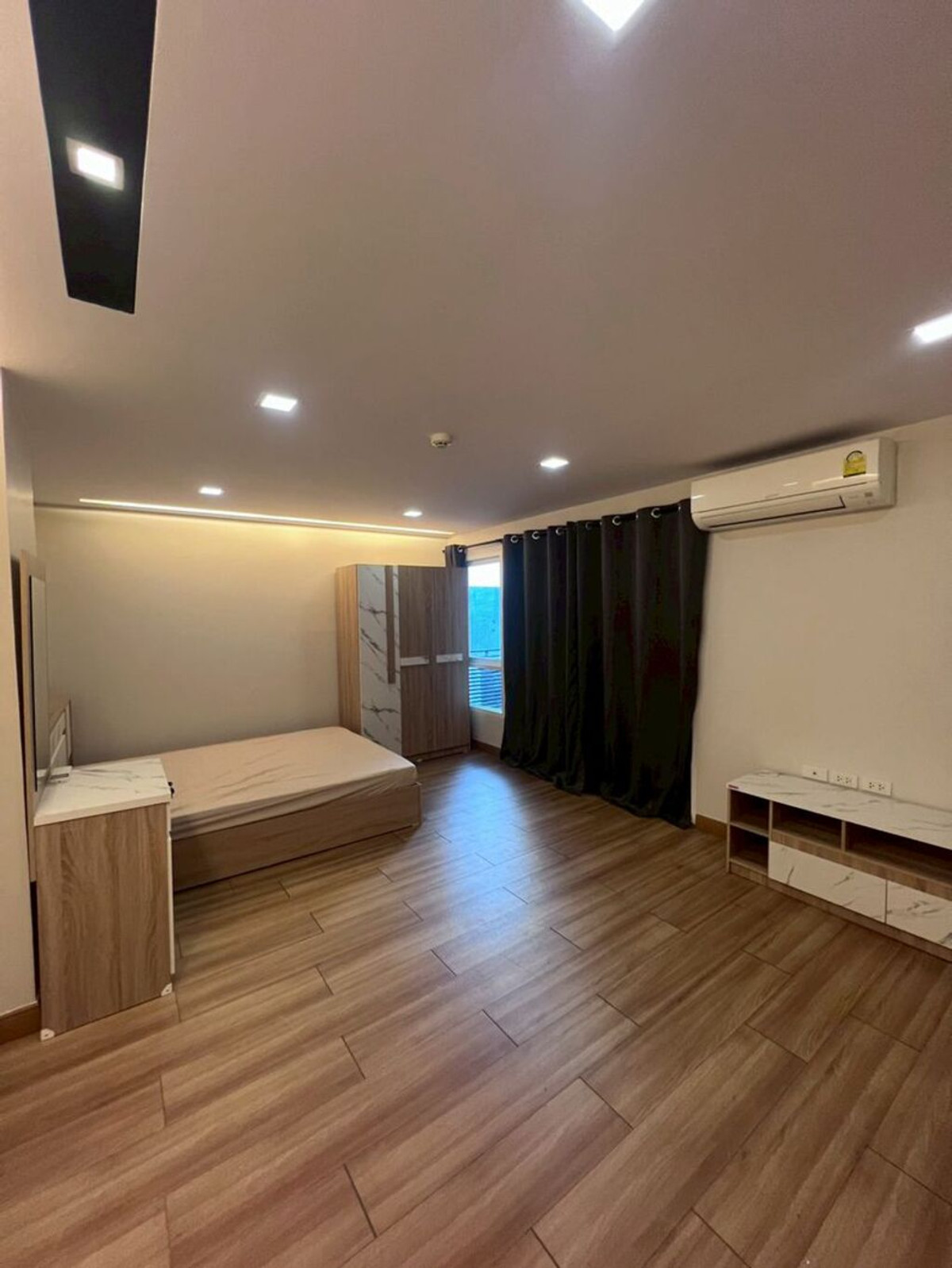 For RentCondoSamut Prakan,Samrong : For Rent Onvida Grand Condo Unit 2225/63(718) 