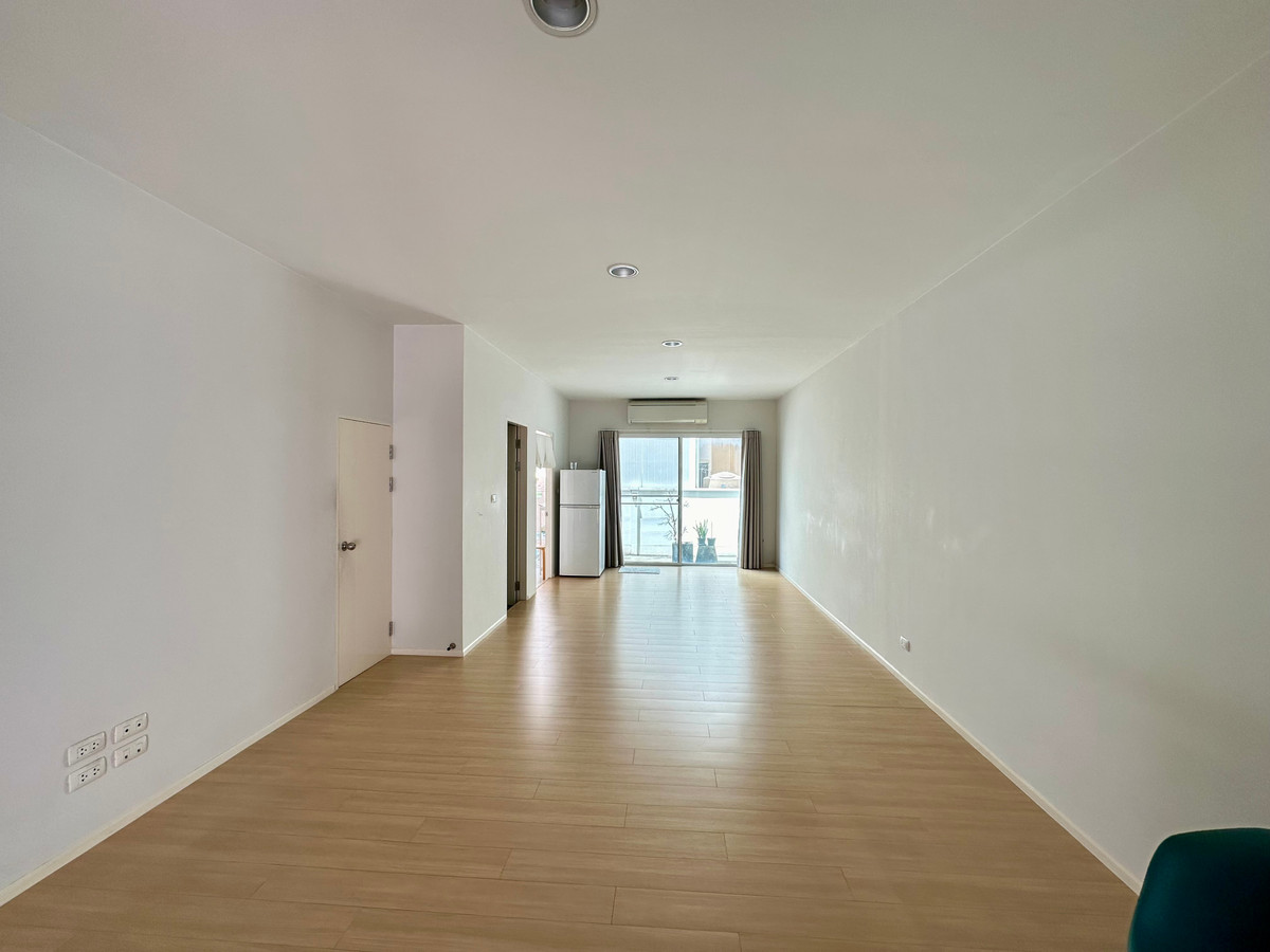 ให้เช่าทาวน์โฮมอ่อนนุช อุดมสุข : ให้เช่าทาวน์โฮม (บ้านเปล่า - พึ่งรีโนเวต) สภาพใหม่ พร้อมอยู่ บ้านกลางเมือง สุขุมวิท 77 - 3 ชั้น 3 ห้องนอน | 3 ห้องน้ำ (176 ตรม) โทร 096-651-4465