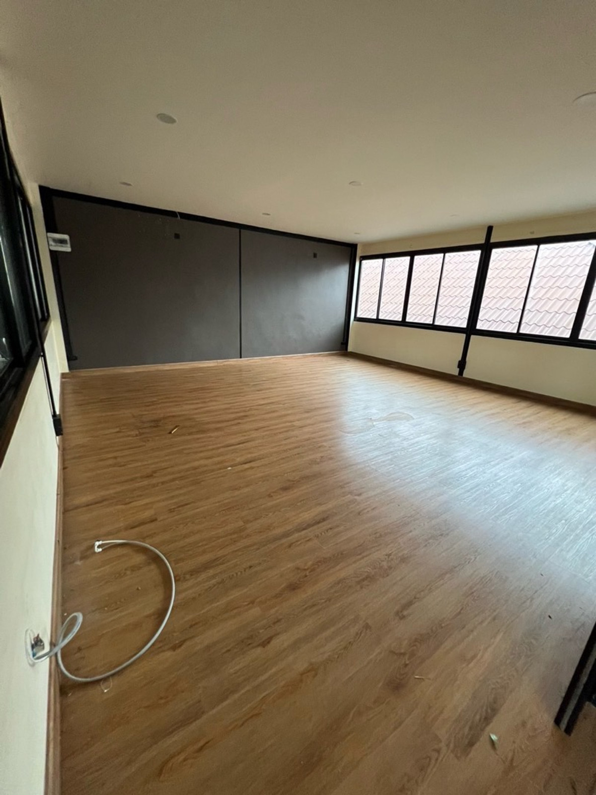 Shop HouseKasetsart, Ratchayothin : 📢👇Start your business in a prime location in Soi Sena Nikhom, with convenient access from Kaset-Nawamin, Phahonyothin, and Ladprao Roads.Ideal for many kind of business or office