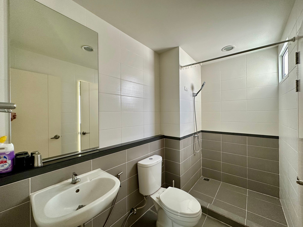 ให้เช่าทาวน์โฮมอ่อนนุช อุดมสุข : ให้เช่าทาวน์โฮม (บ้านเปล่า - พึ่งรีโนเวต) สภาพใหม่ พร้อมอยู่ บ้านกลางเมือง สุขุมวิท 77 - 3 ชั้น 3 ห้องนอน | 3 ห้องน้ำ (176 ตรม) โทร 096-651-4465