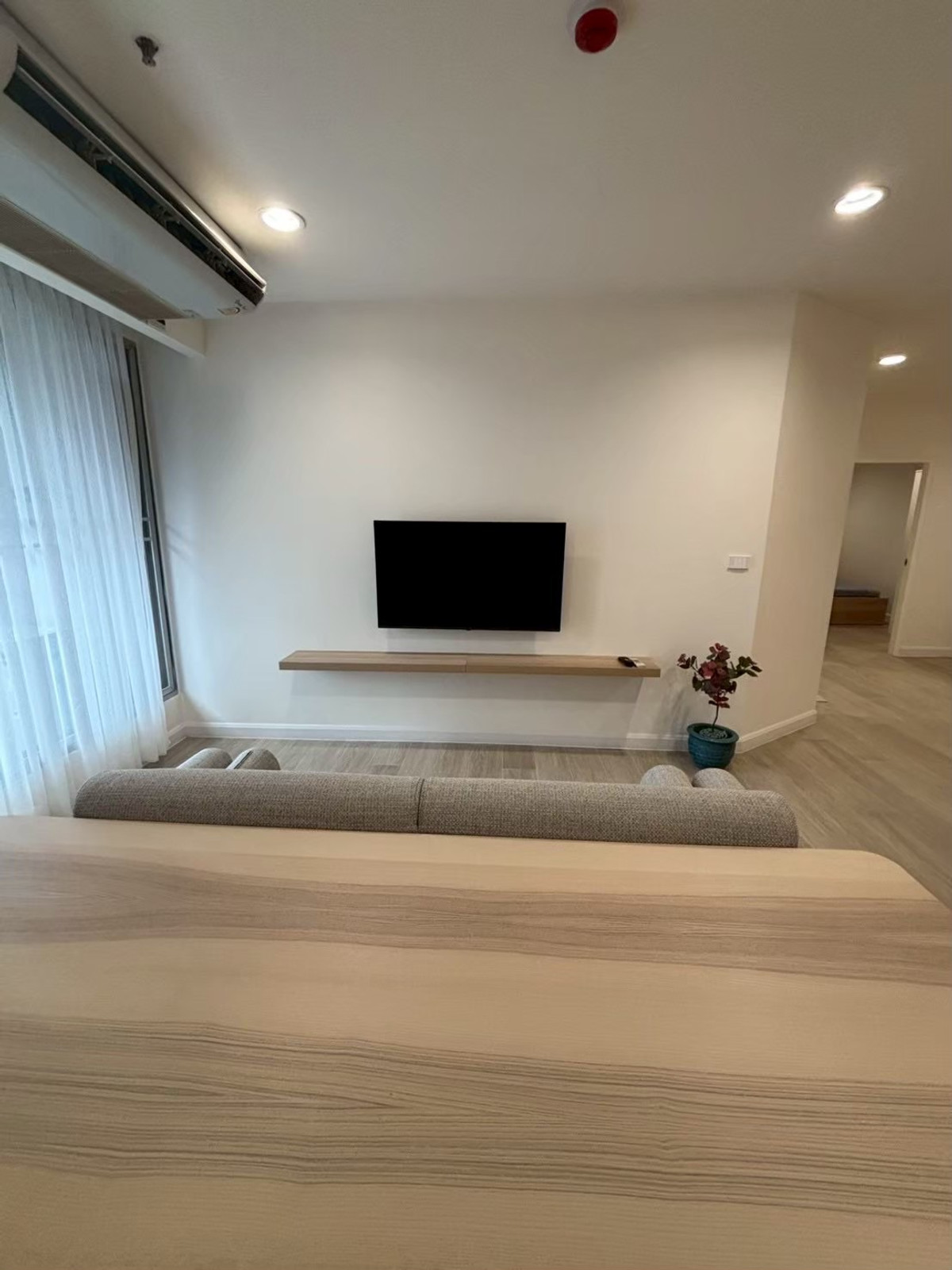 ให้เช่าคอนโดราชเทวี พญาไท : ★ ปทุมวัน รีสอร์ท ★ 75 ตรม.,ชั้น 7 (2 ห้องนอน 2 ห้องน้ำ), ★ใกล้ BTS พญาไท และ Airport Link พญาไท ★ ใกล้สยามพารากอน, สยามสแควร์★ สิ่งอำนวยความสะดวกมากมาย★ เครื่องใช้ไฟฟ้าครบครัน★ 