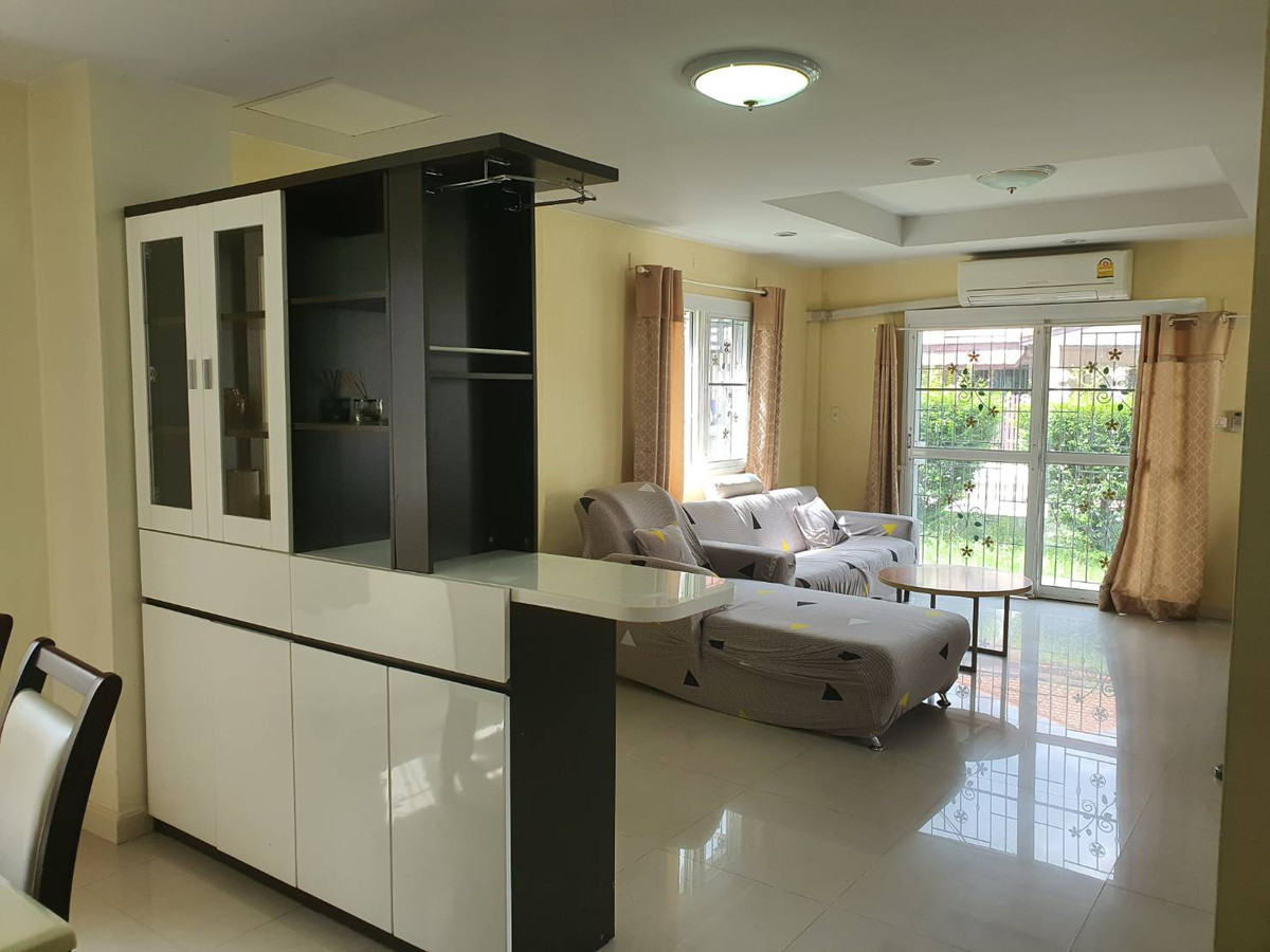 For RentHouseLadkrabang, Suwannaphum Airport : Beautiful house for rent, Chuan Chuen Village, On Nut, Sukhapiban 2 Road, size 52 sq m. Rental price 45,000 baht/month.