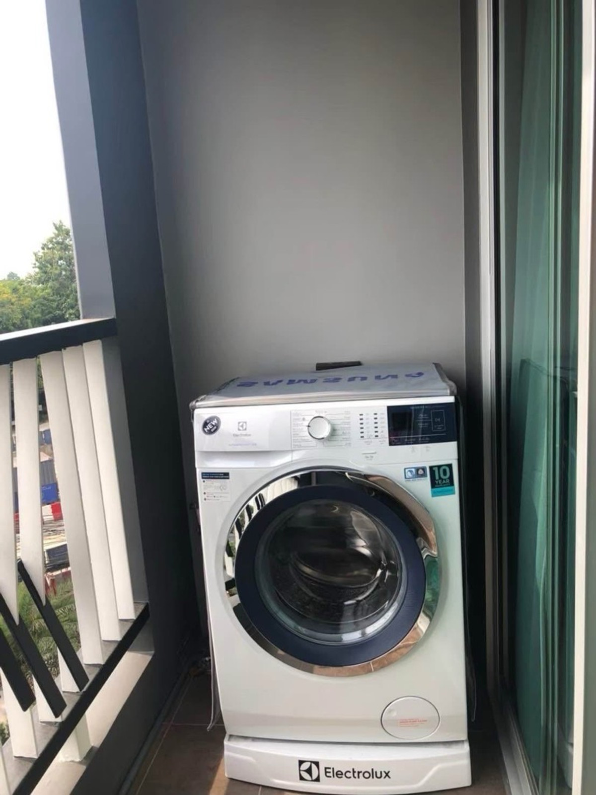 For RentCondoPattanakan, Srinakarin : For rent, Assakan Place Srinakarin, 4th floor, price 8,200 baht, available, ready to move in, fully furnished.