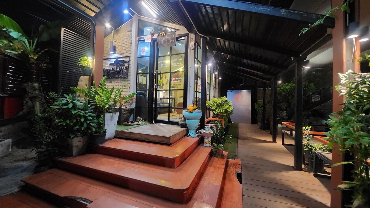 Shop HouseKasetsart, Ratchayothin : 📢👇Start your business in a prime location in Soi Sena Nikhom, with convenient access from Kaset-Nawamin, Phahonyothin, and Ladprao Roads.Ideal for many kind of business or office