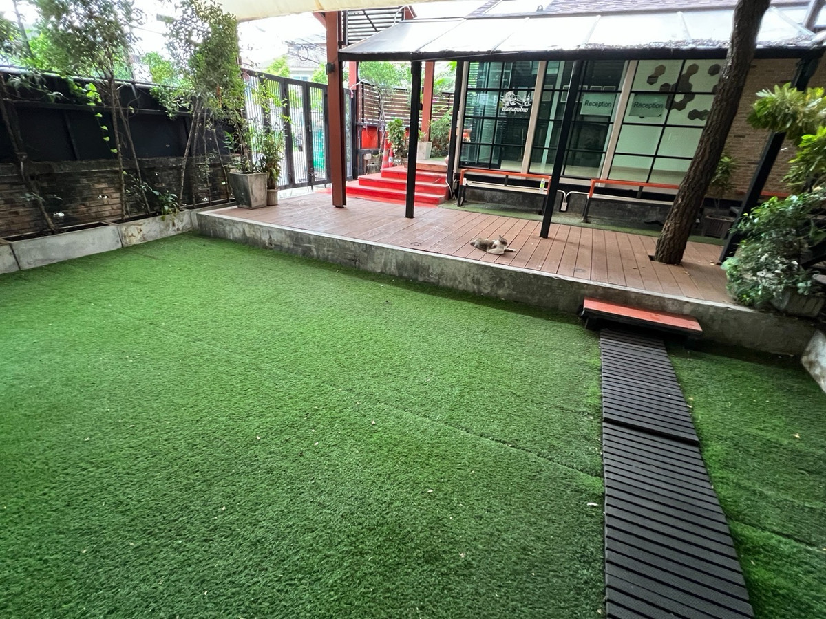 Shop HouseKasetsart, Ratchayothin : 📢👇Start your business in a prime location in Soi Sena Nikhom, with convenient access from Kaset-Nawamin, Phahonyothin, and Ladprao Roads.Ideal for many kind of business or office