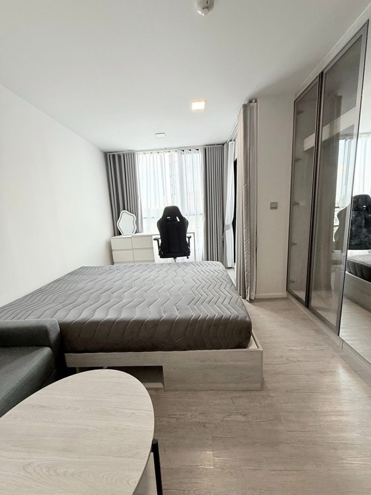 For RentCondoBangna, Bearing, Lasalle : Condo for rent Atmoz Tropicana Bangna (Atmoz Tropicana Bangna) Room size: 24 sq m Floor: 5 Building/Building: D Price: 9,500 baht Nearby places: Yellow Line MRT.