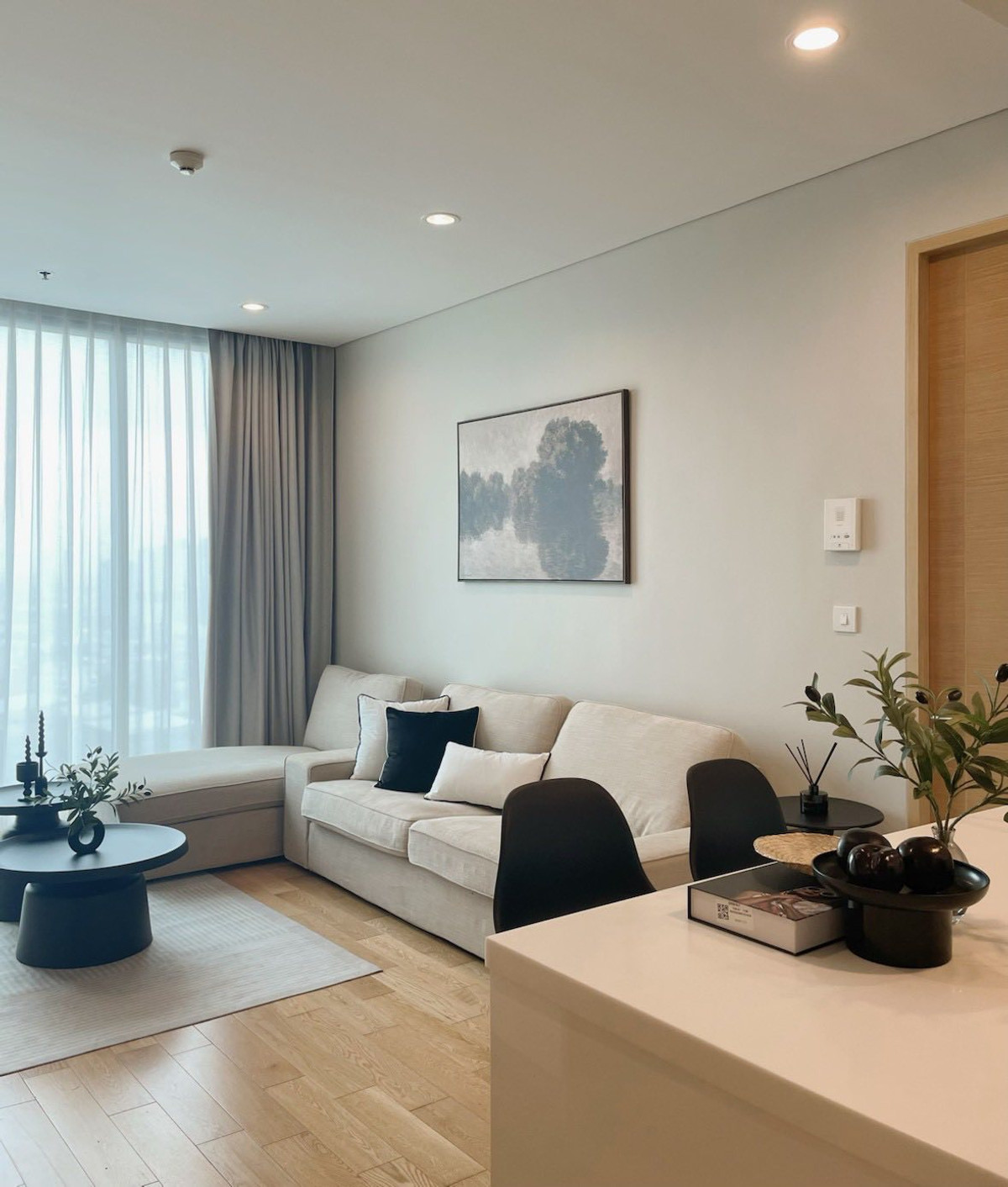 For RentCondoSathorn, Narathiwat : 🌇 Rent: The Breeze Narathiwas Condominium Modern high-rise condo with a city view