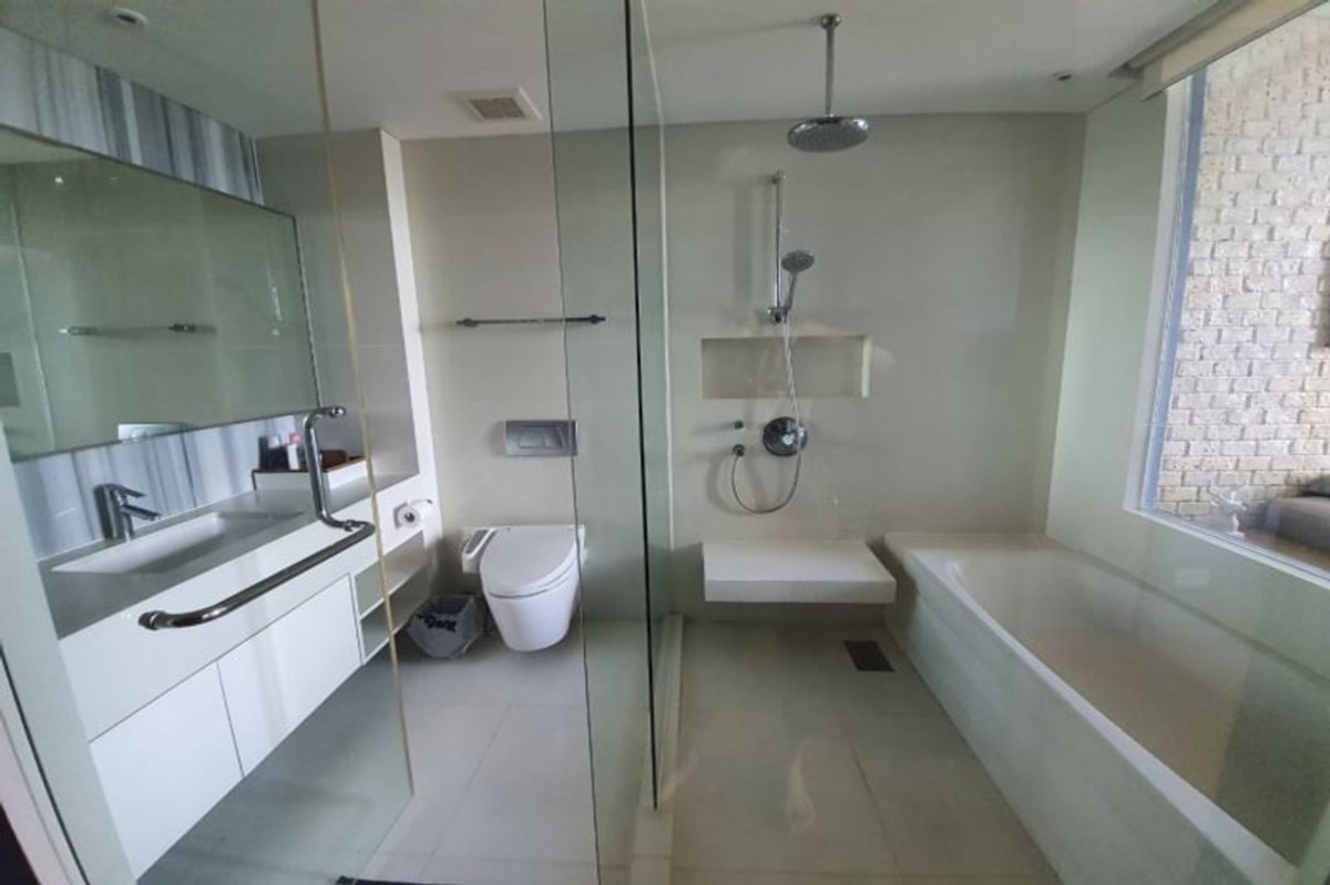 For SaleCondoSukhumvit, Asoke, Thonglor : 🔥 Sale with tenant !! Pet friendly !! big size, Wide balcony, rare item, There is a bathtub!! 🔥 Code C20250900018..........Aequa Sukhumvit 49, 1 bedroom, 1 bathroom, furnished, Special Deal!!📣📣