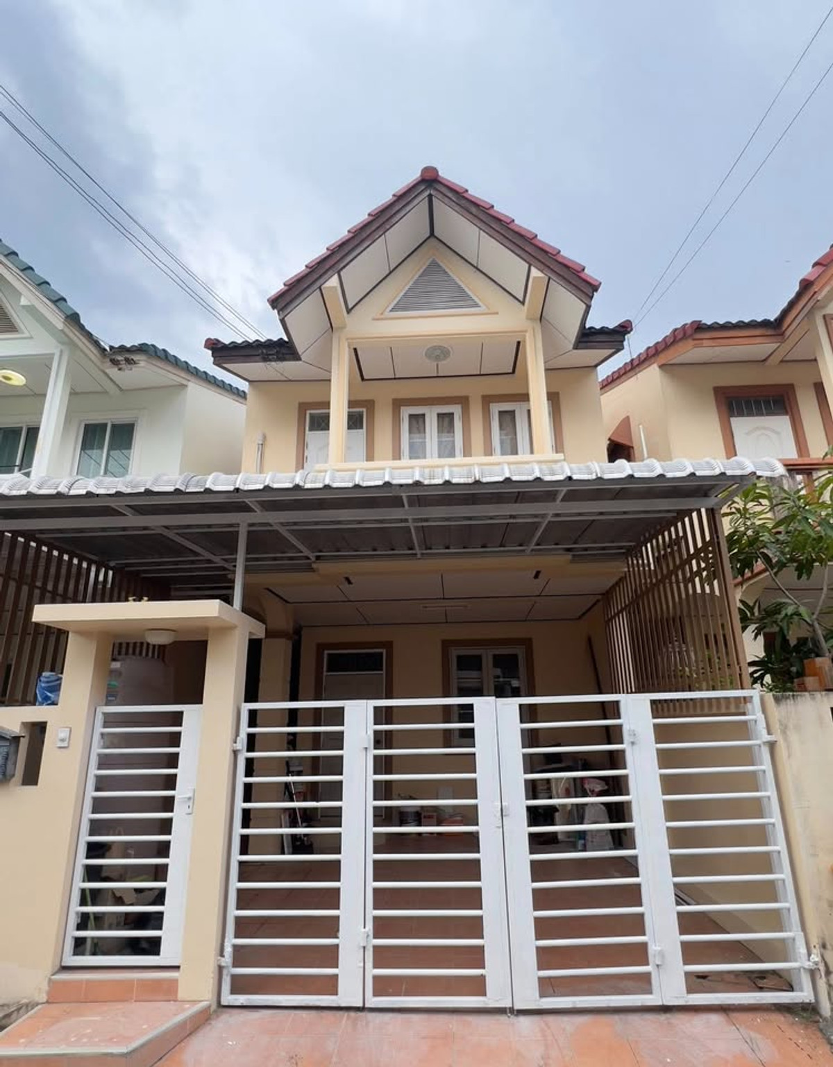 ให้เช่าทาวน์โฮมปิ่นเกล้า จรัญสนิทวงศ์ : ให้เช่าทาว์นเฮ้าส์ 2 ชั้น หมู่บ้านอิ่มอัมพร 2 ใกล้รถไฟฟ้าบางหว้า