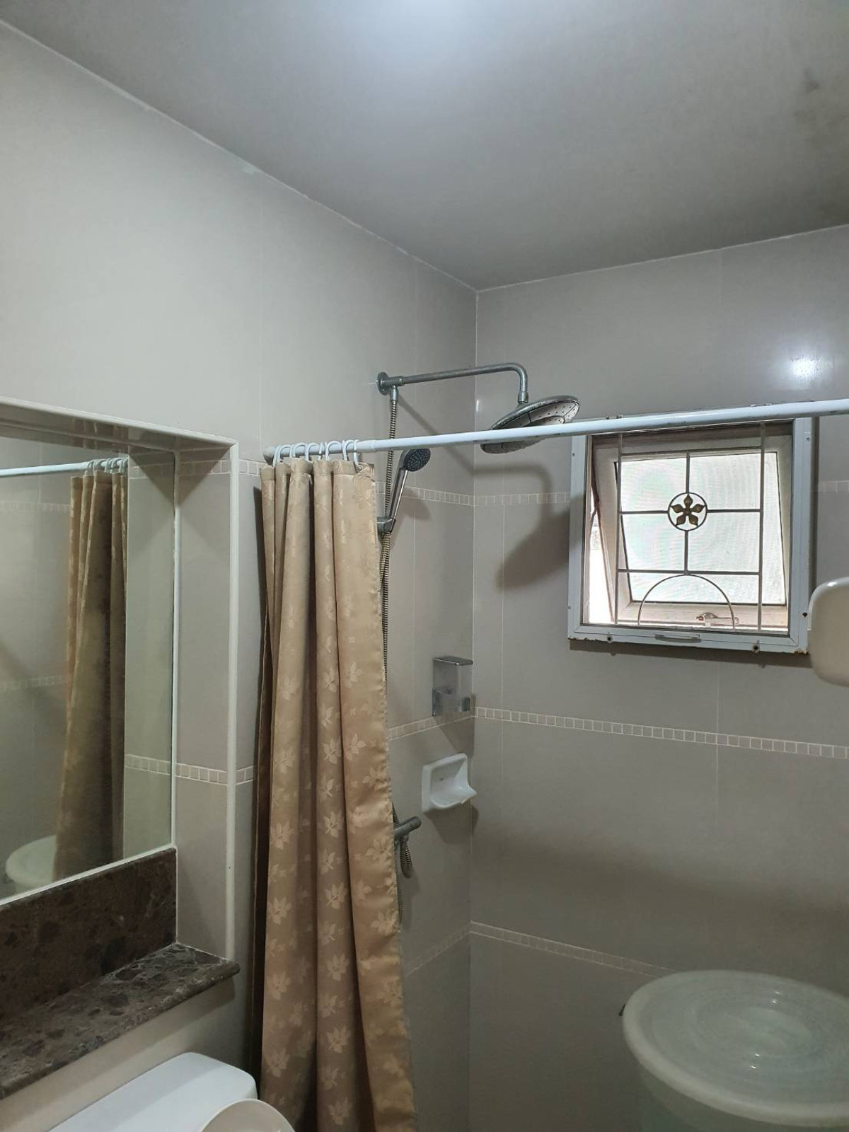 For RentHouseLadkrabang, Suwannaphum Airport : Beautiful house for rent, Chuan Chuen Village, On Nut, Sukhapiban 2 Road, size 52 sq m. Rental price 45,000 baht/month.