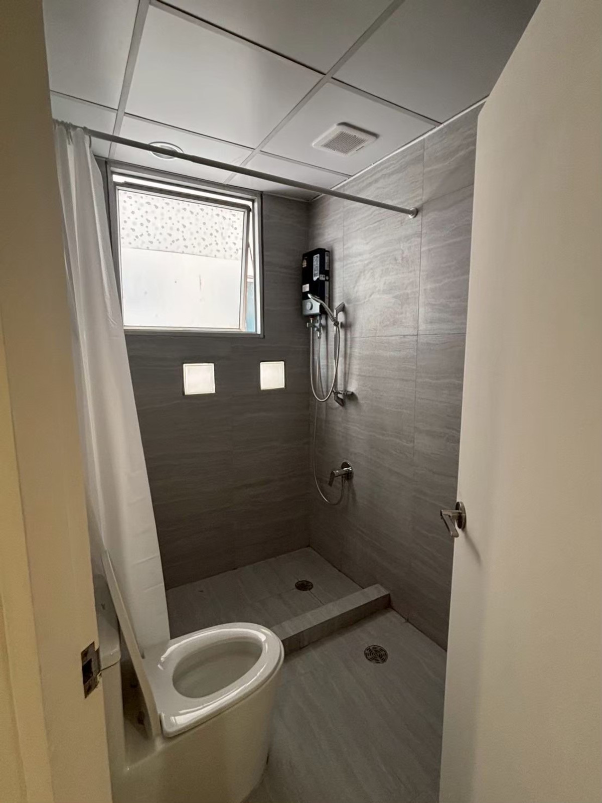 ให้เช่าคอนโดราชเทวี พญาไท : ★ ปทุมวัน รีสอร์ท ★ 75 ตรม.,ชั้น 7 (2 ห้องนอน 2 ห้องน้ำ), ★ใกล้ BTS พญาไท และ Airport Link พญาไท ★ ใกล้สยามพารากอน, สยามสแควร์★ สิ่งอำนวยความสะดวกมากมาย★ เครื่องใช้ไฟฟ้าครบครัน★ 