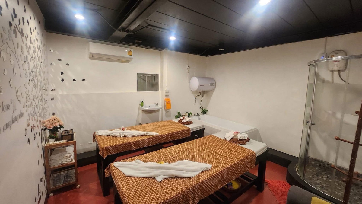 Shop HouseKasetsart, Ratchayothin : 📢👇Start your business in a prime location in Soi Sena Nikhom, with convenient access from Kaset-Nawamin, Phahonyothin, and Ladprao Roads.Ideal for many kind of business or office