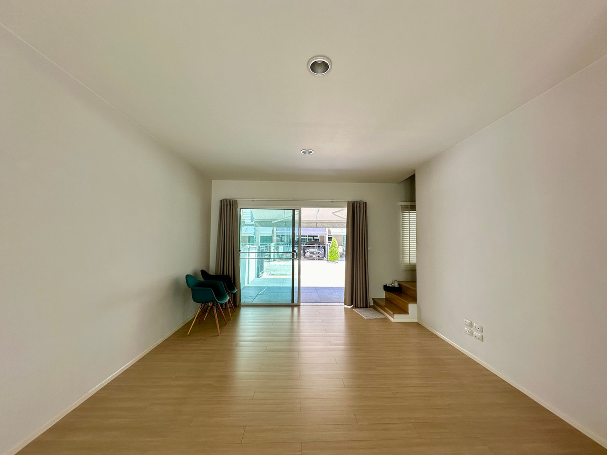 ให้เช่าทาวน์โฮมอ่อนนุช อุดมสุข : ให้เช่าทาวน์โฮม (บ้านเปล่า - พึ่งรีโนเวต) สภาพใหม่ พร้อมอยู่ บ้านกลางเมือง สุขุมวิท 77 - 3 ชั้น 3 ห้องนอน | 3 ห้องน้ำ (176 ตรม) โทร 096-651-4465