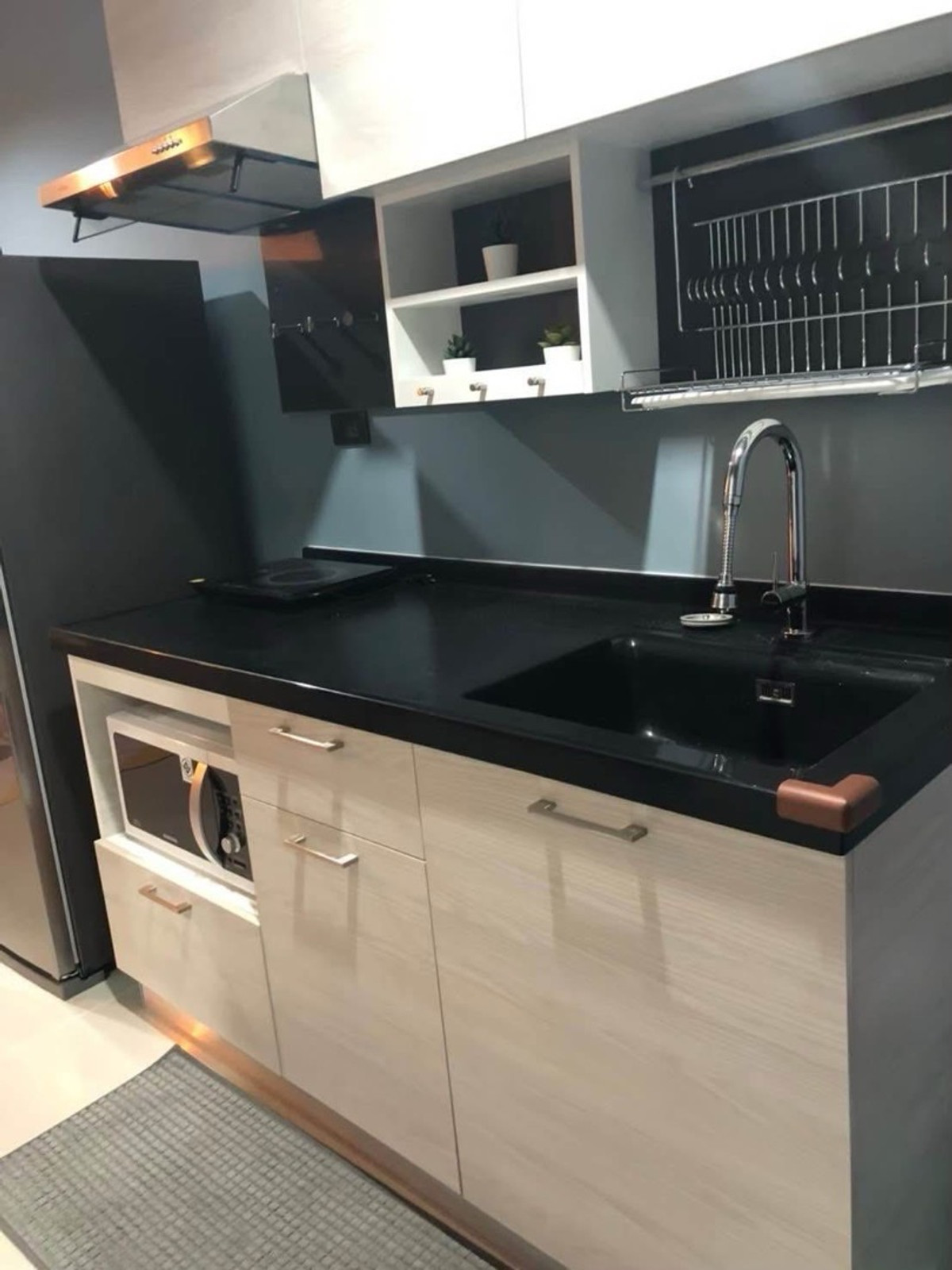 For RentCondoPattanakan, Srinakarin : For rent, Assakan Place Srinakarin, 4th floor, price 8,200 baht, available, ready to move in, fully furnished.