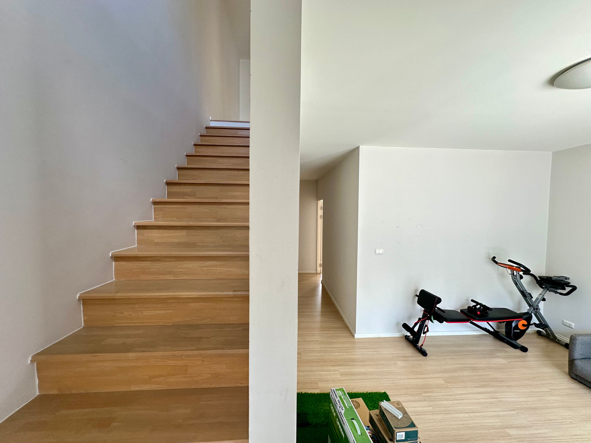 ให้เช่าทาวน์โฮมอ่อนนุช อุดมสุข : ให้เช่าทาวน์โฮม (บ้านเปล่า - พึ่งรีโนเวต) สภาพใหม่ พร้อมอยู่ บ้านกลางเมือง สุขุมวิท 77 - 3 ชั้น 3 ห้องนอน | 3 ห้องน้ำ (176 ตรม) โทร 096-651-4465