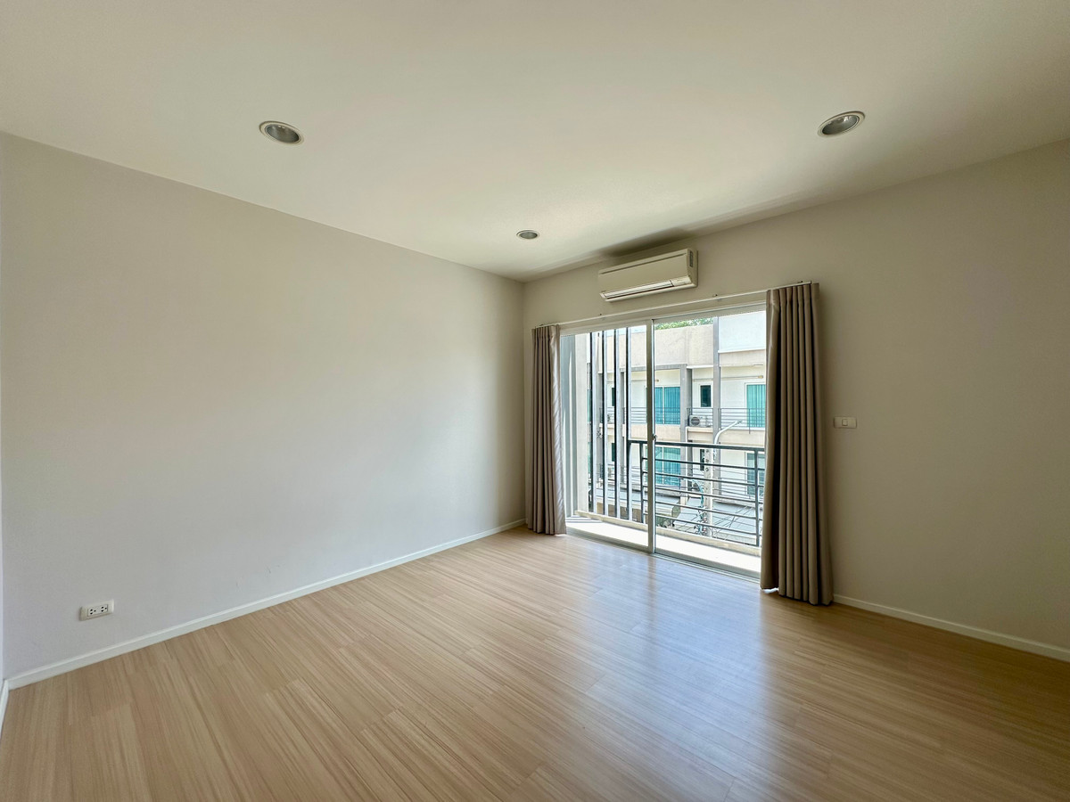 ให้เช่าทาวน์โฮมอ่อนนุช อุดมสุข : ให้เช่าทาวน์โฮม (บ้านเปล่า - พึ่งรีโนเวต) สภาพใหม่ พร้อมอยู่ บ้านกลางเมือง สุขุมวิท 77 - 3 ชั้น 3 ห้องนอน | 3 ห้องน้ำ (176 ตรม) โทร 096-651-4465