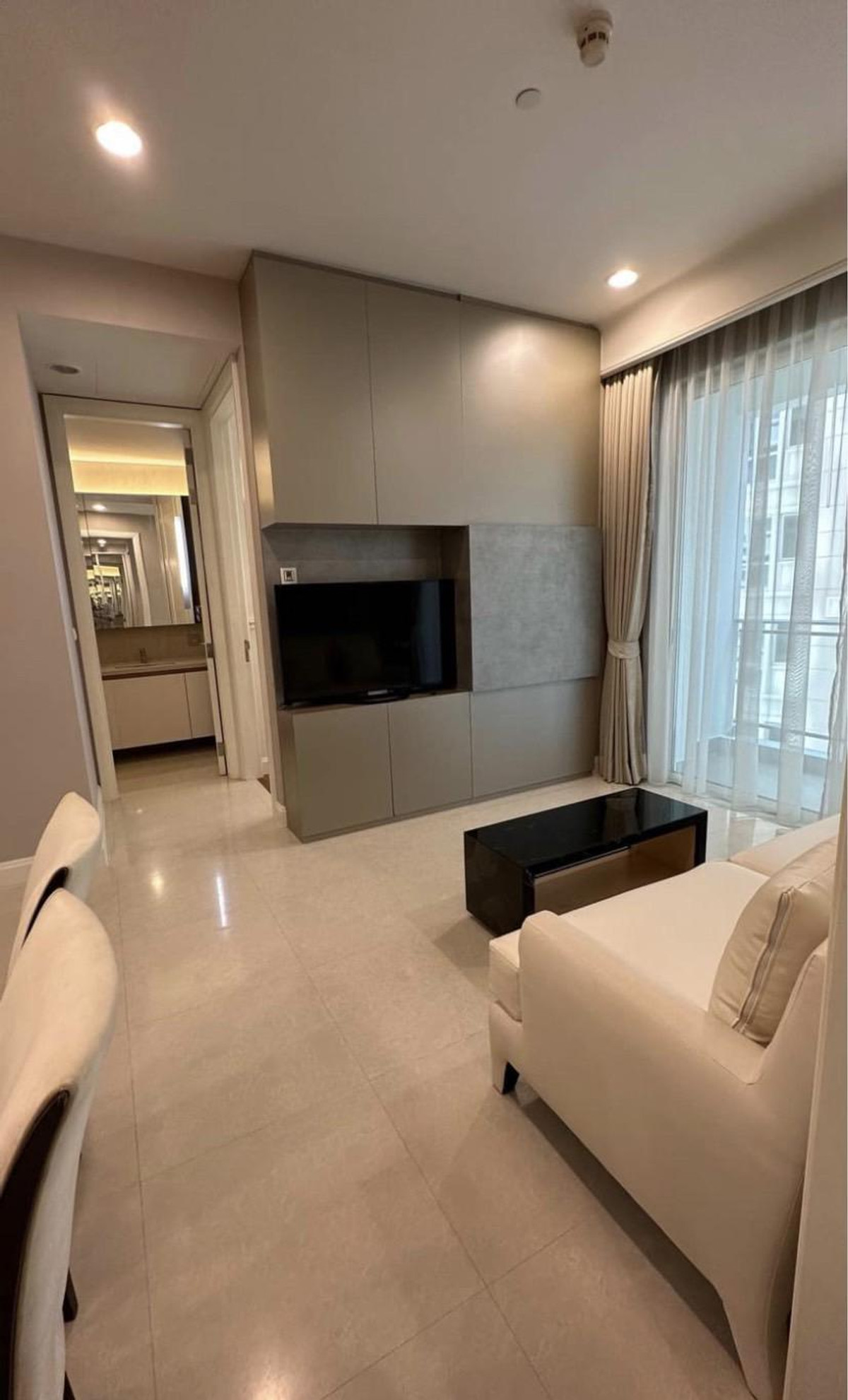 ขายคอนโดวิทยุ ชิดลม หลังสวน : แต่งครบ 1 นอน 1 น้ำ โซนหลังสวน ใกล้ BTS ชิดลม 081-245-7349