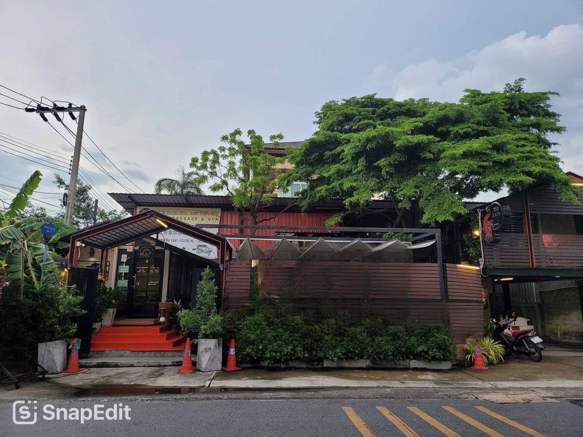 Shop HouseKasetsart, Ratchayothin : 📢👇Start your business in a prime location in Soi Sena Nikhom, with convenient access from Kaset-Nawamin, Phahonyothin, and Ladprao Roads.Ideal for many kind of business or office