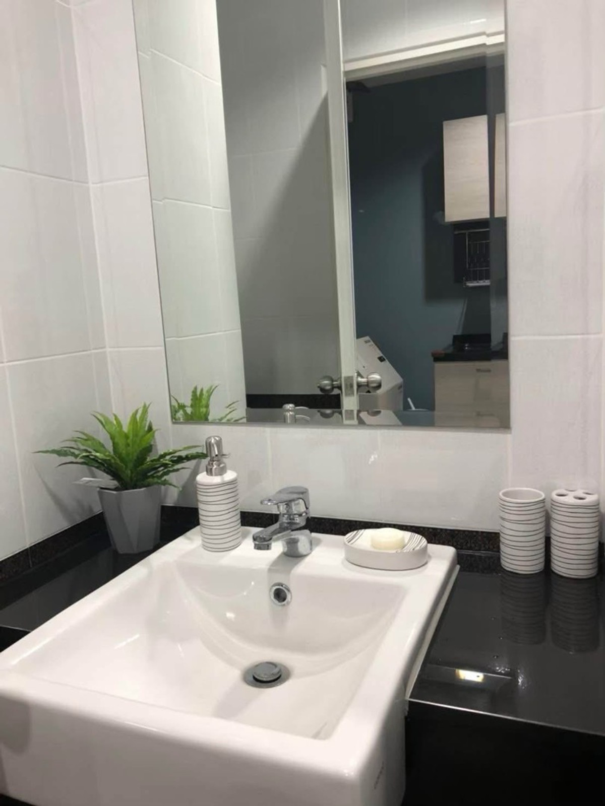 For RentCondoPattanakan, Srinakarin : For rent, Assakan Place Srinakarin, 4th floor, price 8,200 baht, available, ready to move in, fully furnished.