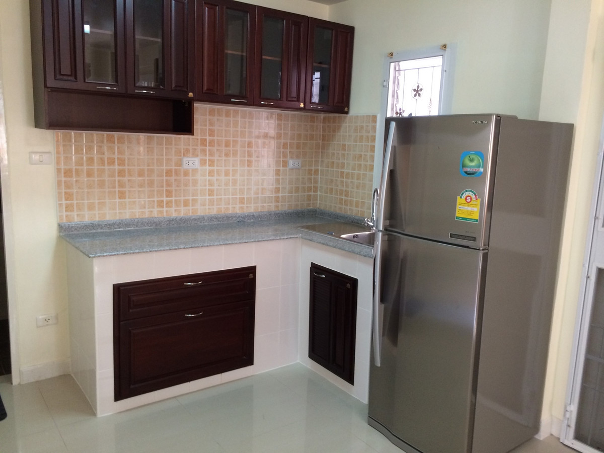 For RentHouseLadkrabang, Suwannaphum Airport : Beautiful house for rent, Chuan Chuen Village, On Nut, Sukhapiban 2 Road, size 52 sq m. Rental price 45,000 baht/month.