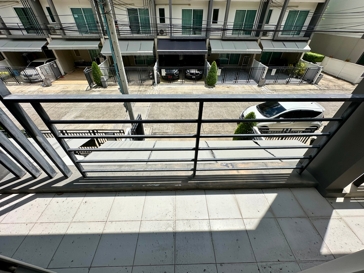 ให้เช่าทาวน์โฮมอ่อนนุช อุดมสุข : ให้เช่าทาวน์โฮม (บ้านเปล่า - พึ่งรีโนเวต) สภาพใหม่ พร้อมอยู่ บ้านกลางเมือง สุขุมวิท 77 - 3 ชั้น 3 ห้องนอน | 3 ห้องน้ำ (176 ตรม) โทร 096-651-4465