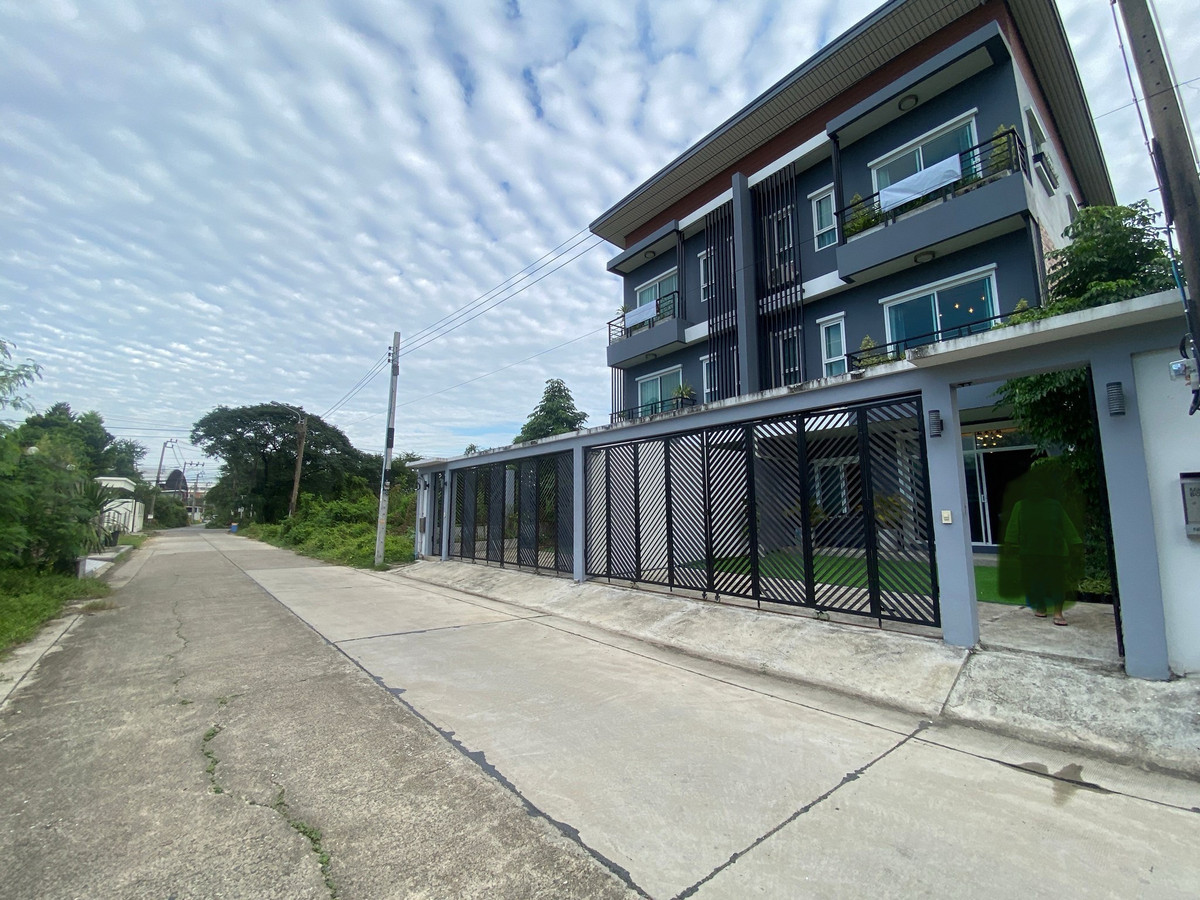 ให้เช่าบ้านเสรีไทย-นิด้า : ทาวน์โฮม 3 ชั้น รามคำแหง 118 