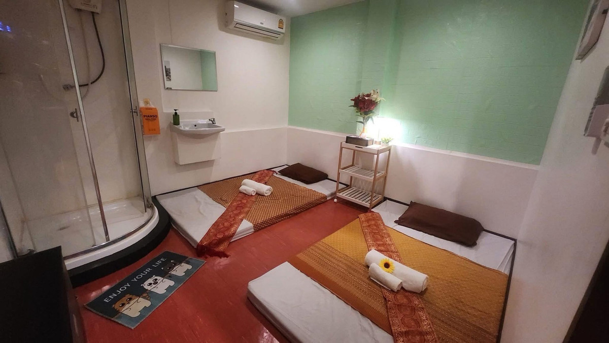 Shop HouseKasetsart, Ratchayothin : 📢👇Start your business in a prime location in Soi Sena Nikhom, with convenient access from Kaset-Nawamin, Phahonyothin, and Ladprao Roads.Ideal for many kind of business or office