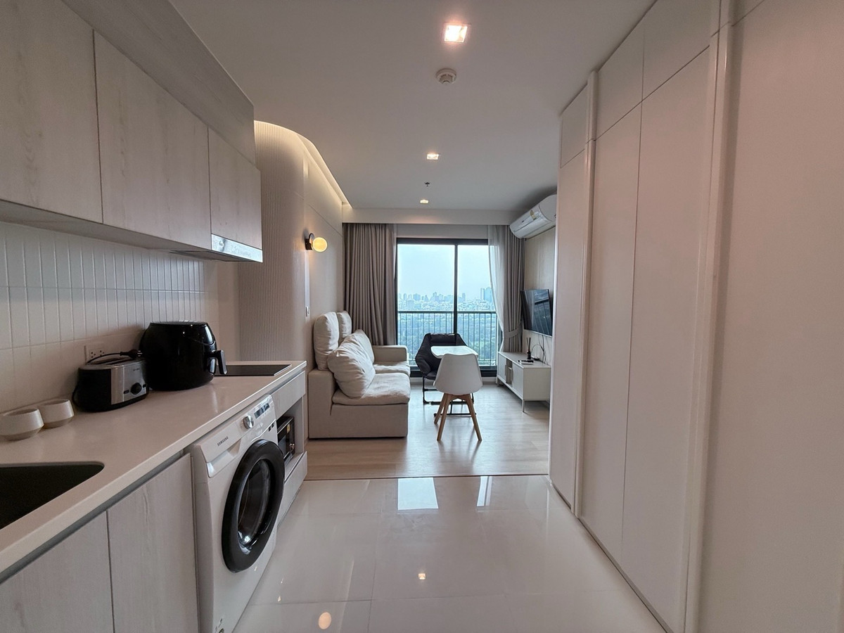 คอนโดวิทยุ ชิดลม หลังสวน : Stylish City Condo – Perfect for Remote Working