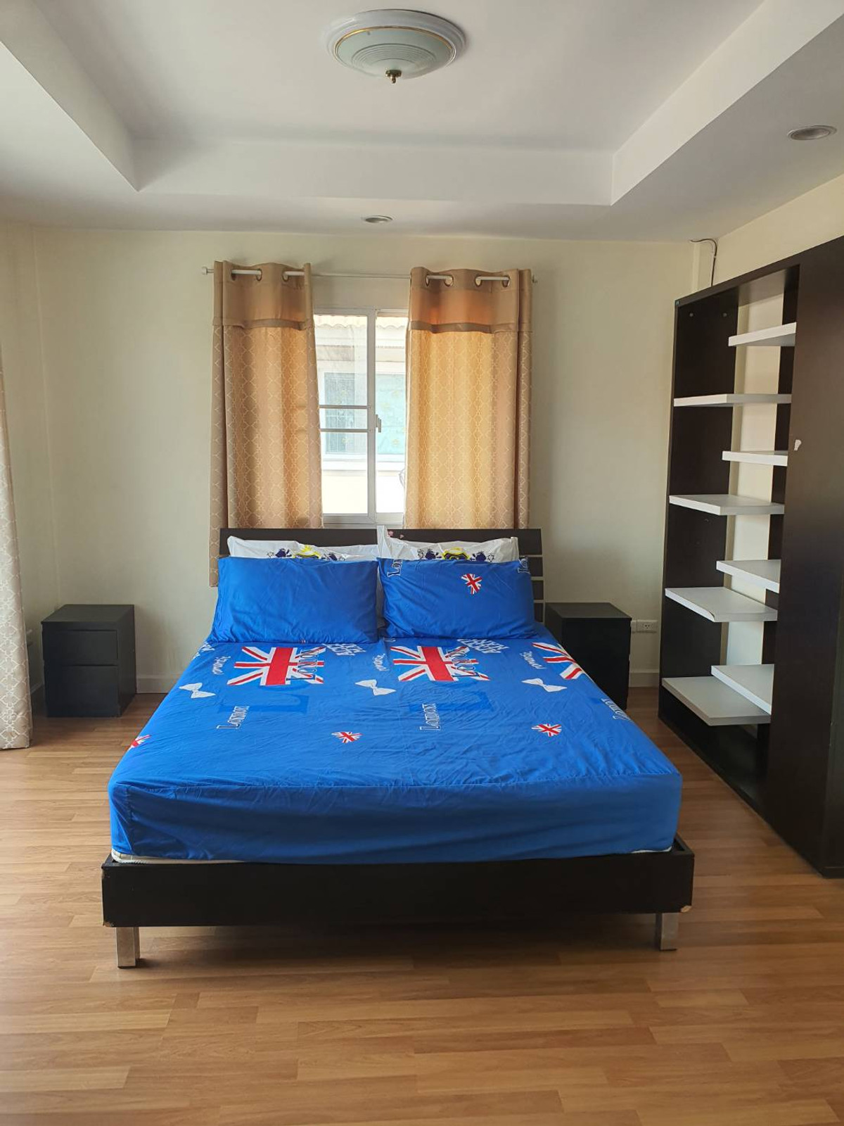 For RentHouseLadkrabang, Suwannaphum Airport : Beautiful house for rent, Chuan Chuen Village, On Nut, Sukhapiban 2 Road, size 52 sq m. Rental price 45,000 baht/month.