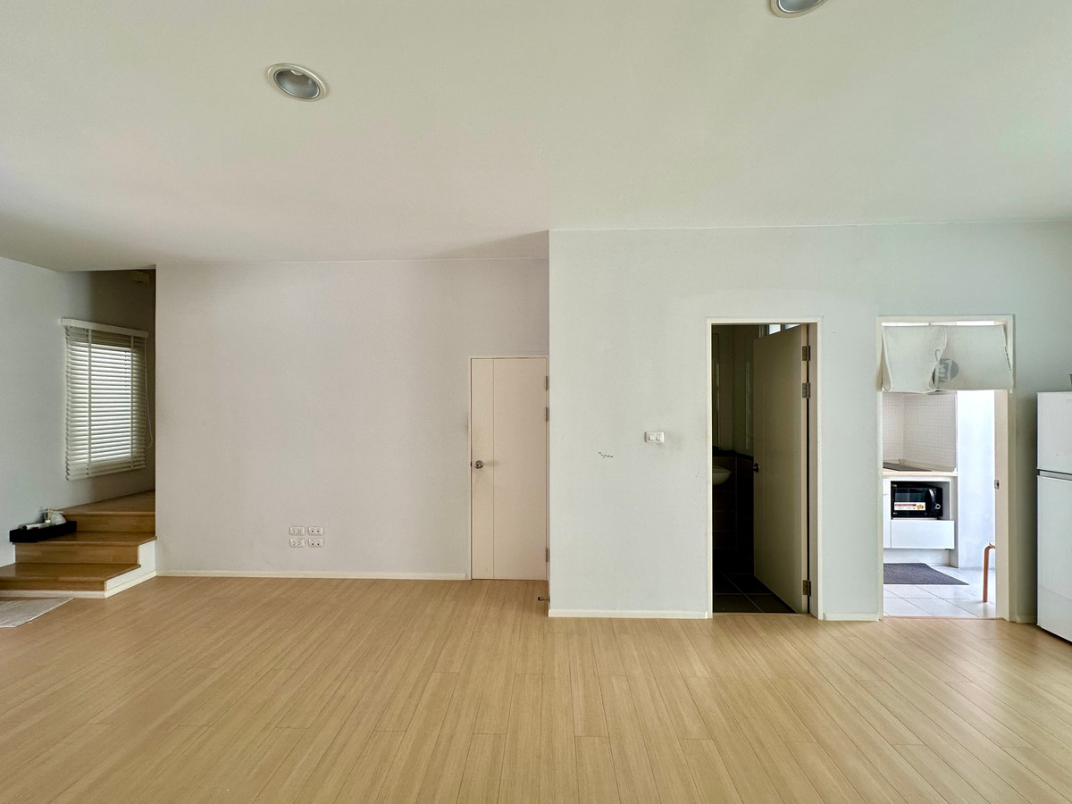 ให้เช่าทาวน์โฮมอ่อนนุช อุดมสุข : ให้เช่าทาวน์โฮม (บ้านเปล่า - พึ่งรีโนเวต) สภาพใหม่ พร้อมอยู่ บ้านกลางเมือง สุขุมวิท 77 - 3 ชั้น 3 ห้องนอน | 3 ห้องน้ำ (176 ตรม) โทร 096-651-4465