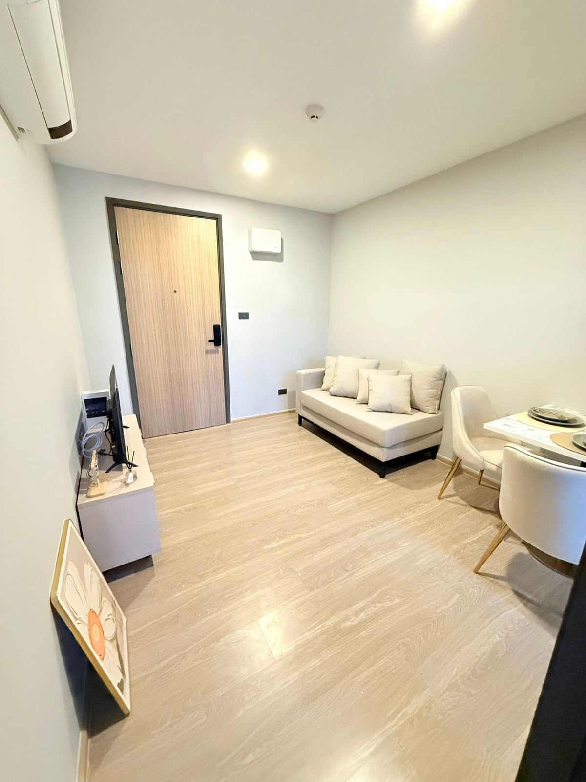 ให้เช่าคอนโดรัชดา ห้วยขวาง : 🔥 ให้เช่า  The Moment รัชดา 19 🔥 📍 ใกล้ MRT รัชดาภิเษก 🚆ทำเลเดินทางสะดวกสุดในย่านนี้!