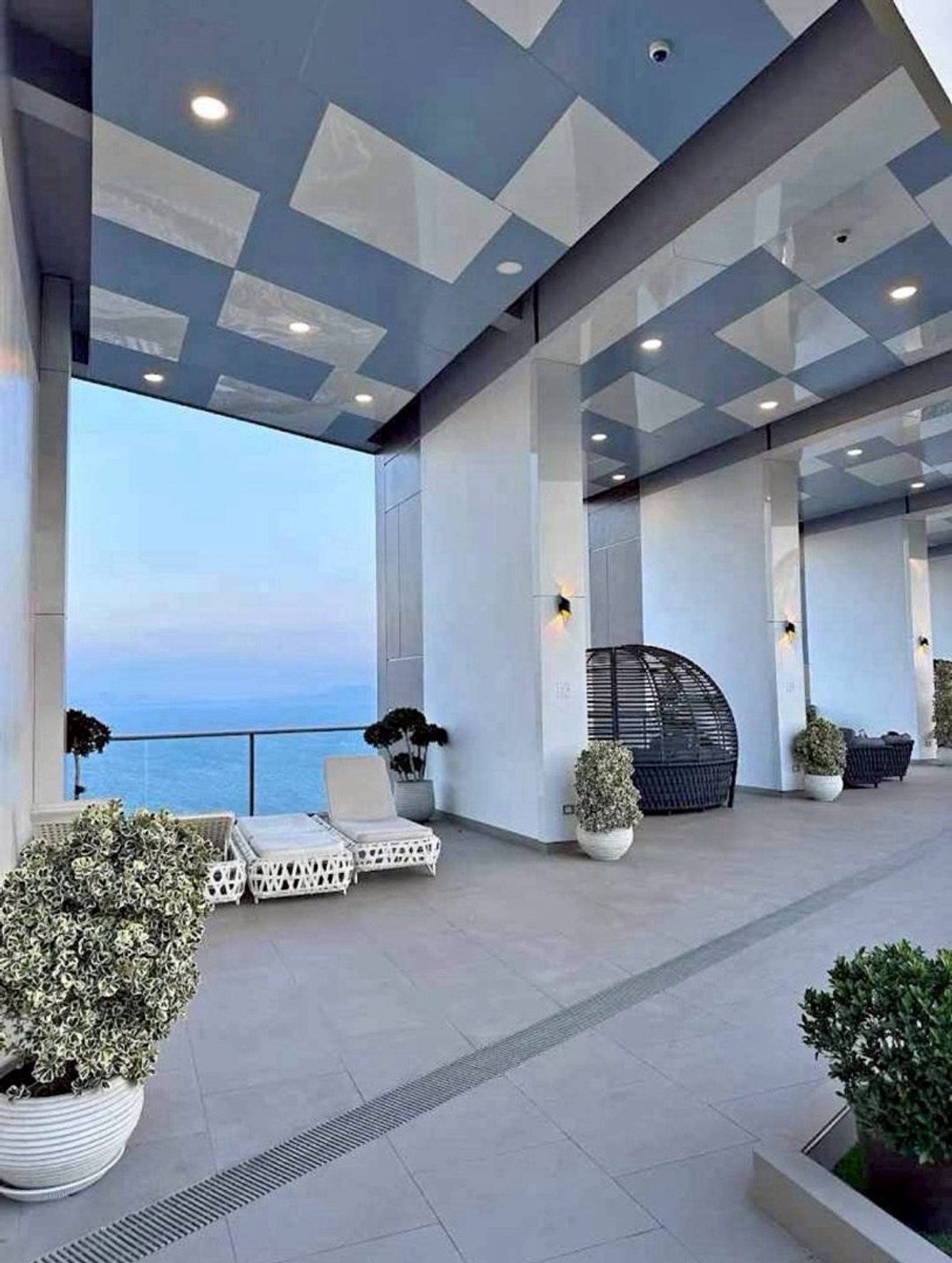 ให้เช่าคอนโดพัทยา บางแสน ชลบุรี สัตหีบ : ให้เช่าคอนโดวิวทะเล Copacabana Jomtien Pattaya ชั้น 14 ห้องมุม วิวทะเลโล่ง ขนาด 64 ตร.ม. 2 ห้องนอน ราคา 60,000 บาท