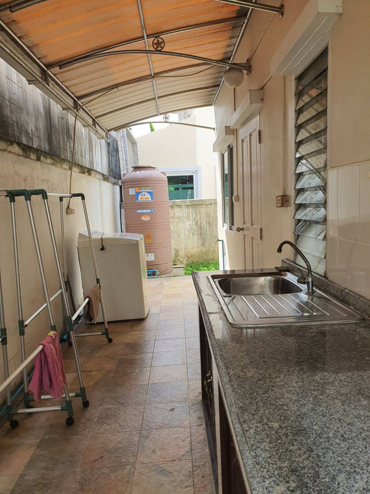 For RentHouseLadkrabang, Suwannaphum Airport : Beautiful house for rent, Chuan Chuen Village, On Nut, Sukhapiban 2 Road, size 52 sq m. Rental price 45,000 baht/month.