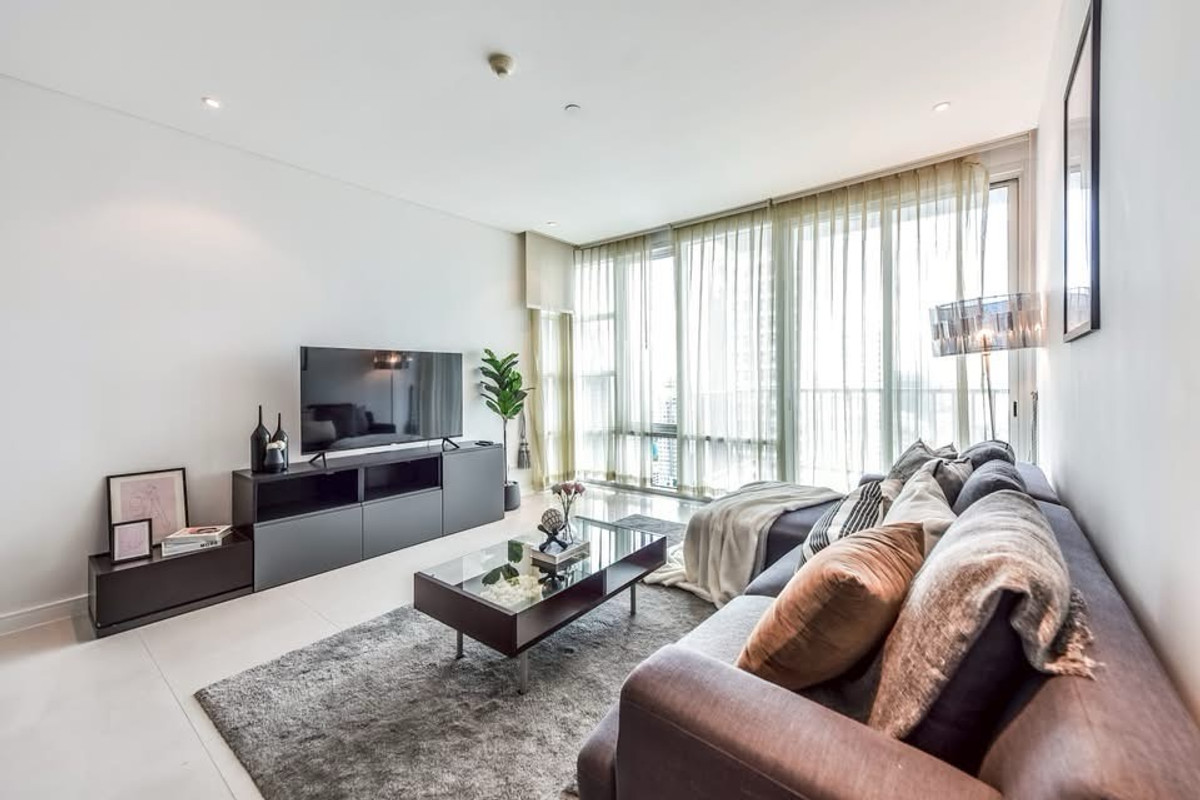 For SaleCondoSukhumvit, Asoke, Thonglor : Condo for sale Fullerton Sukhumvit size 95.98 Sq.m 2 bed 2 bath special only 19 MB only!!